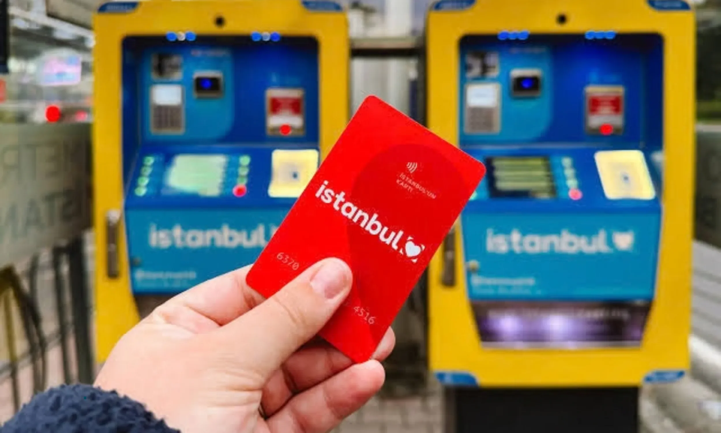 red anonym istanbul card infront of the istanbul card yellow machine