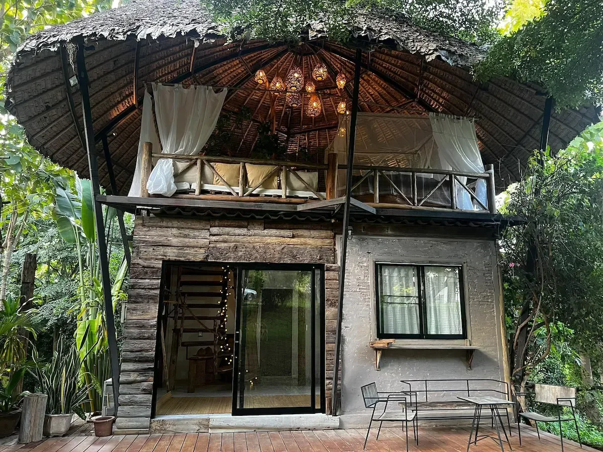 the exterior of house of love at pai