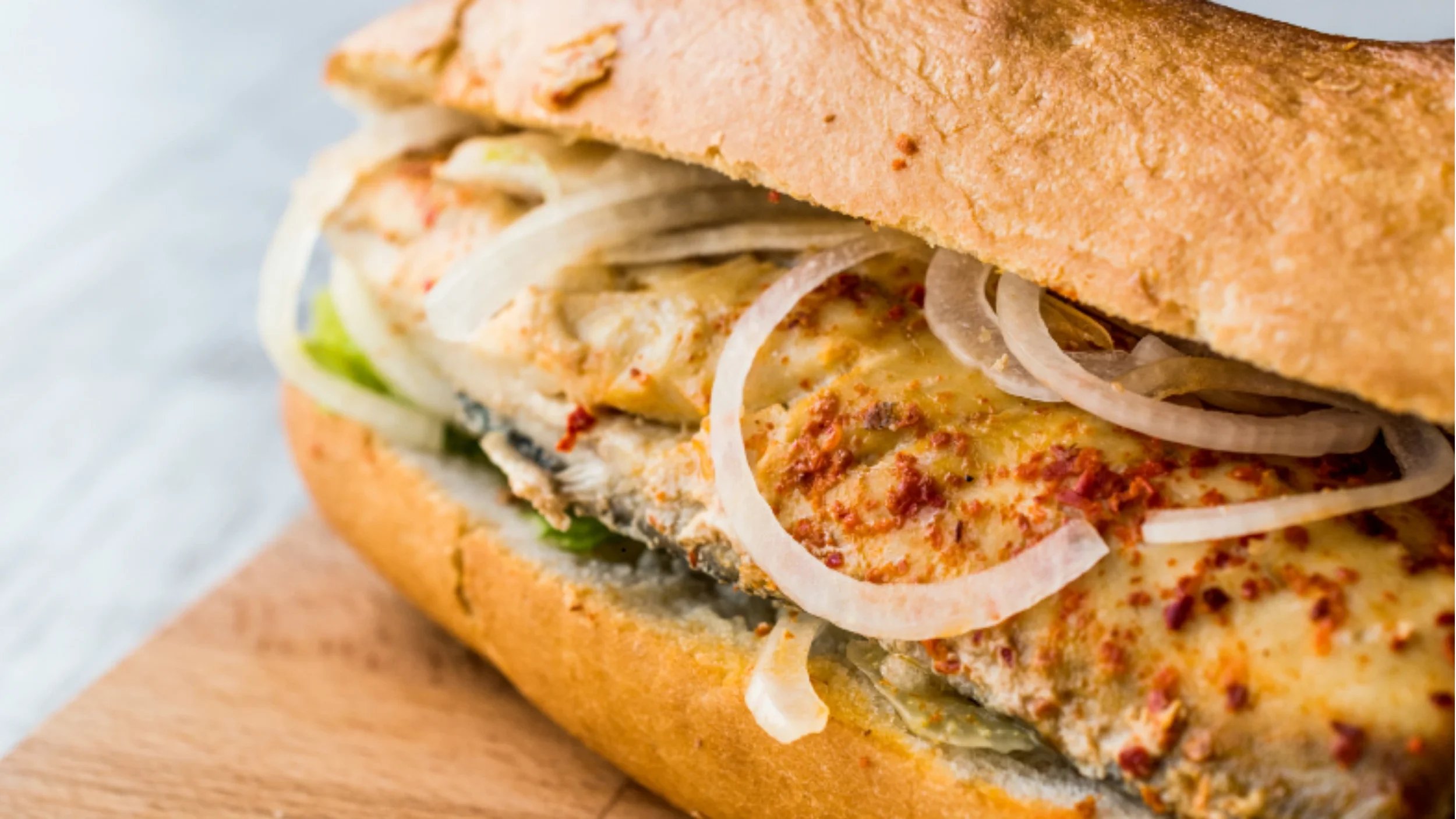 Istanbul’s iconic balık ekmek fish sandwich served by the Galata Bridge — a must-try Turkish street food.  10. Midye Dolma