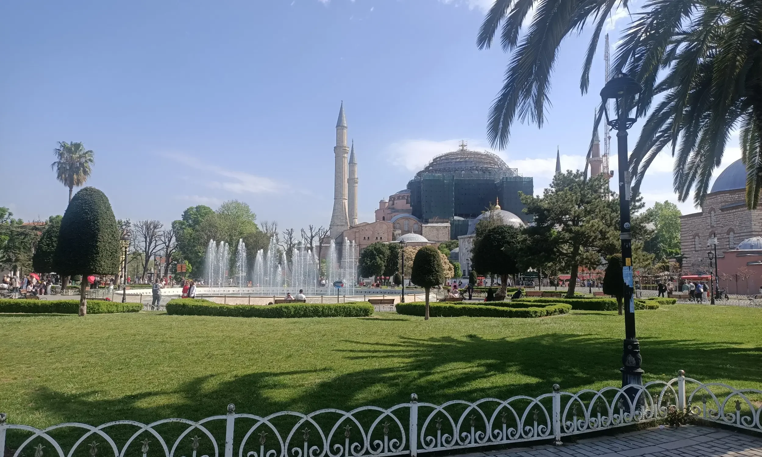 the sightseing of hagia sophia in sultanahmet neigbourhood