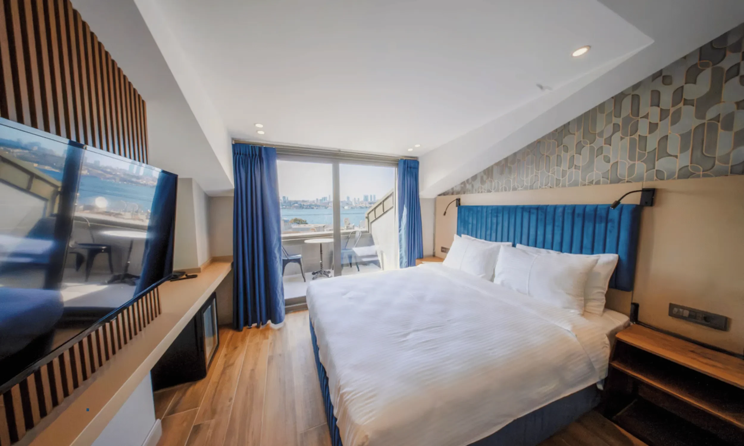 the palm bosphorus bed room with view on the bosphorus