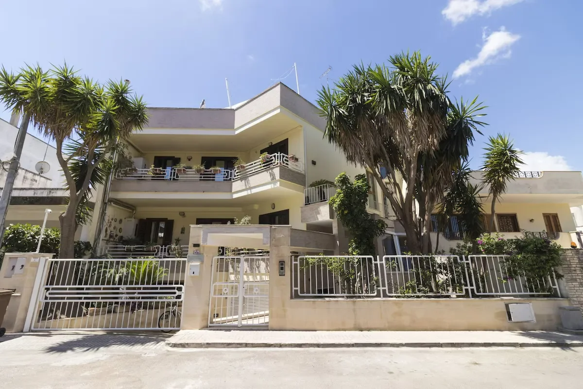 the exterior of luxury bb hotel in lecce
