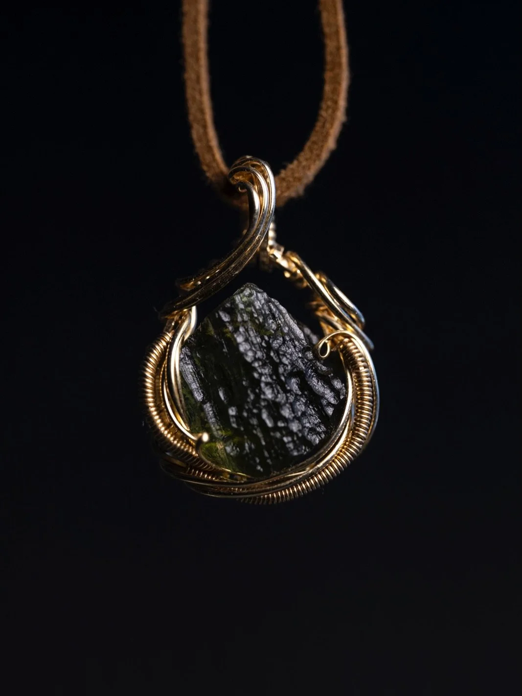 捷克隕石吊咀
- 14K注金.

Moldavite Pendant 
- 14K Gold Filled.

///

&mdash;&mdash;&mdash;&mdash;&mdash;&mdash;&mdash;&mdash;&mdash;
迴 繞 製 物
Wrap Around Studio 

Wire Wrapped Jewellery 
歡迎DM查詢.
.
.
.
#wirewrappedjewelry