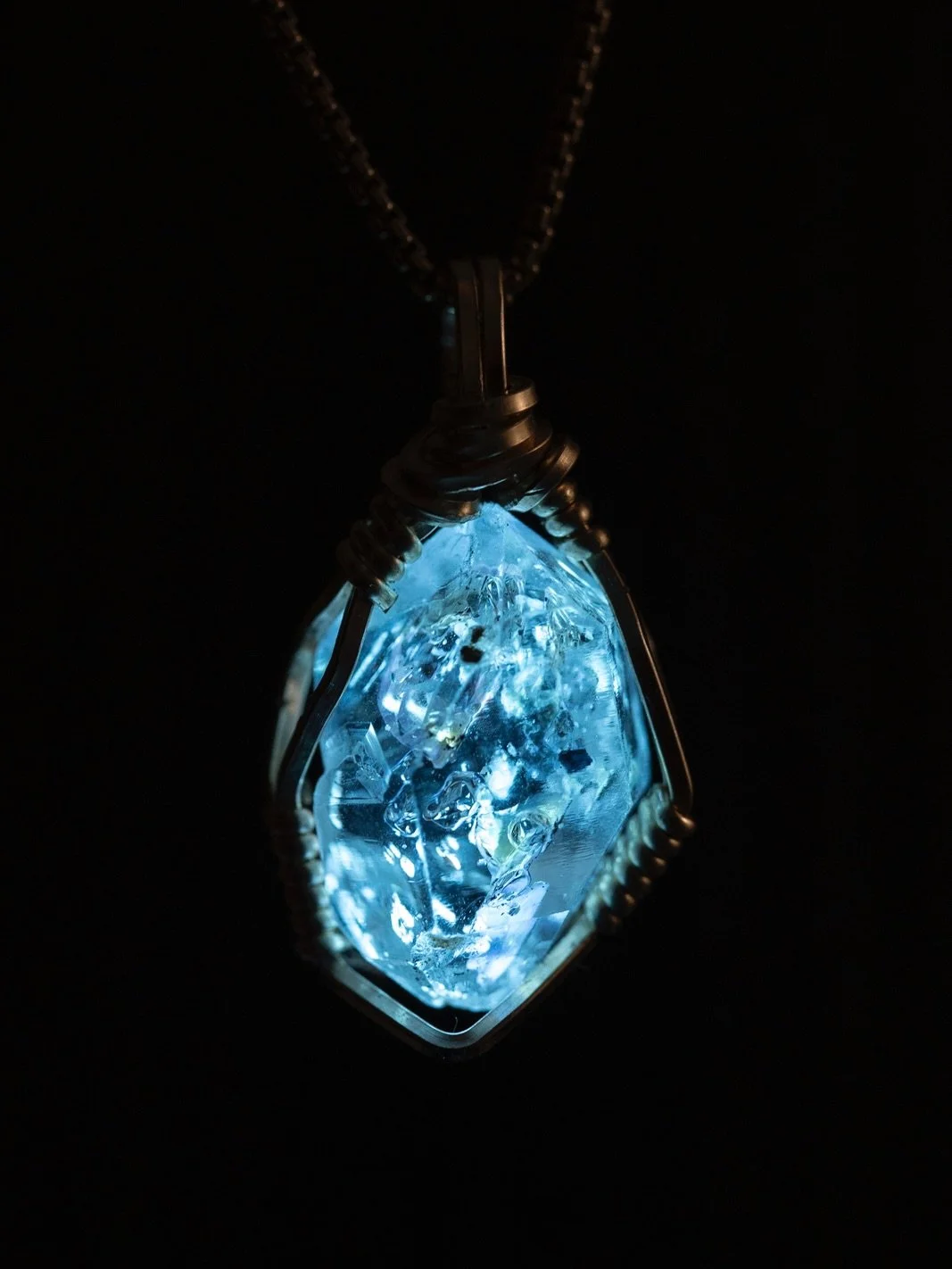 油膽閃靈鑽吊咀
Double Terminated Pendant
14KGF

///
迴 繞 製 物
Wrap Around Studio
Wire Wrapped Jewellery 
歡迎DM / Whatsapp 查詢.