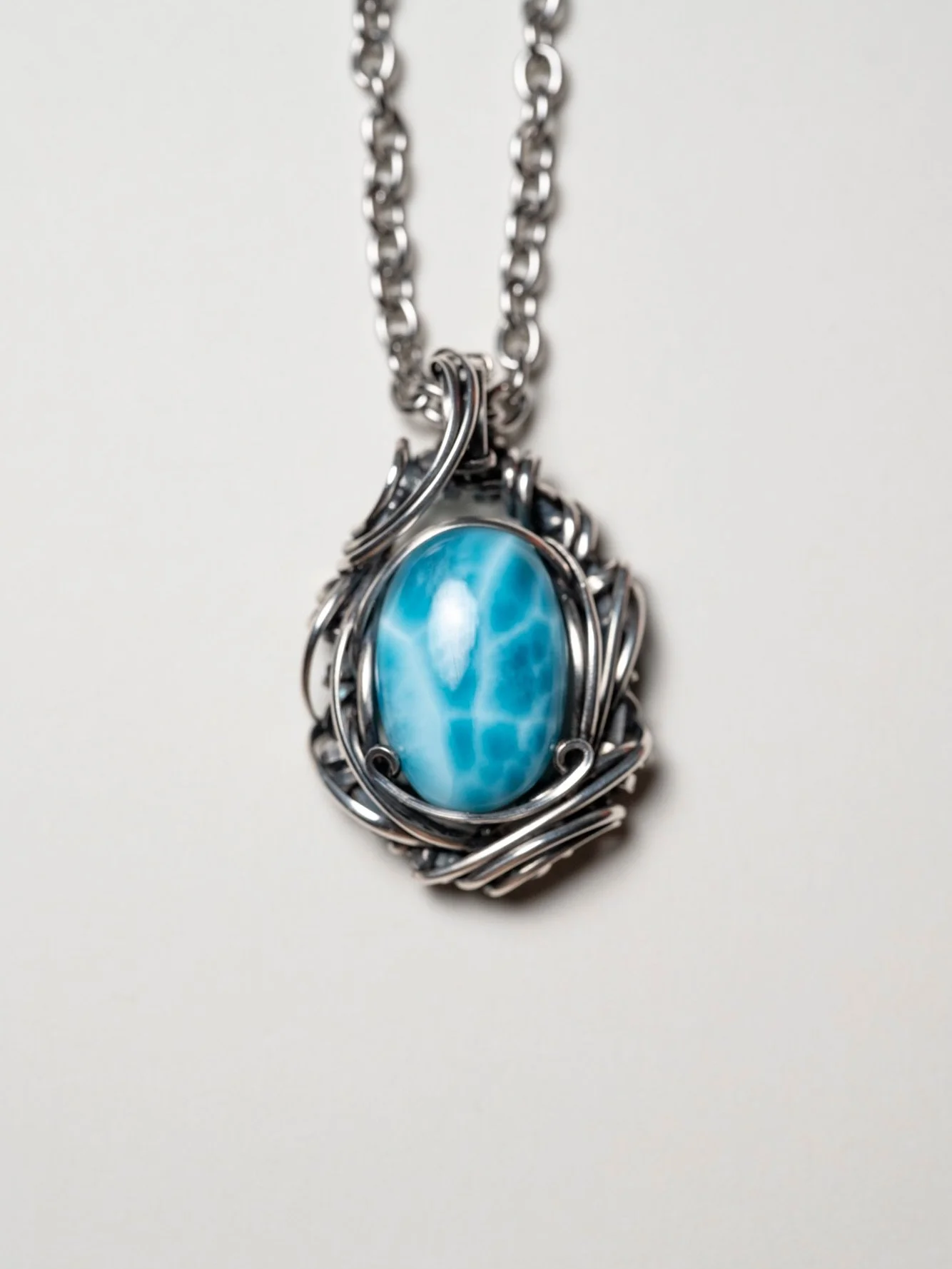 Larimar獨特天然紋理同呢種wrap法好match.

Larimar pendant.
拉利瑪/海紋石 吊咀.

-sterling and  fine silver wires.

///

Wrap Around Studio
迴 繞 製 物
Wire Wrapped Jewellery