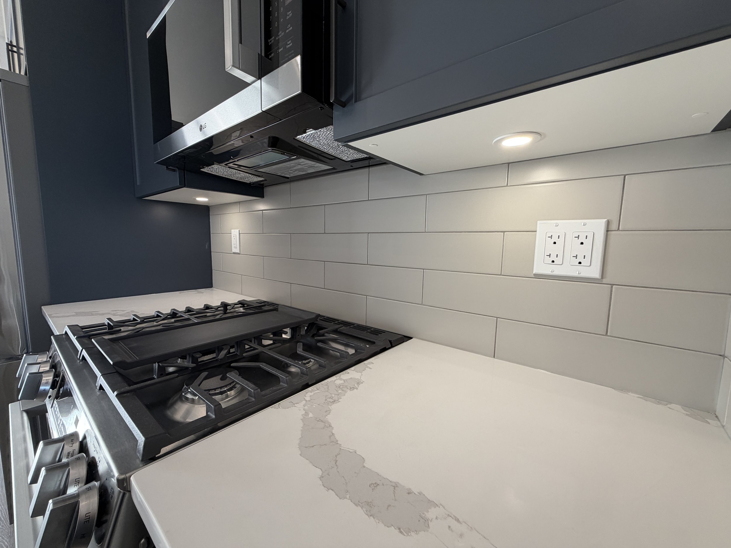 Walker - Upclose counter with stove.JPG