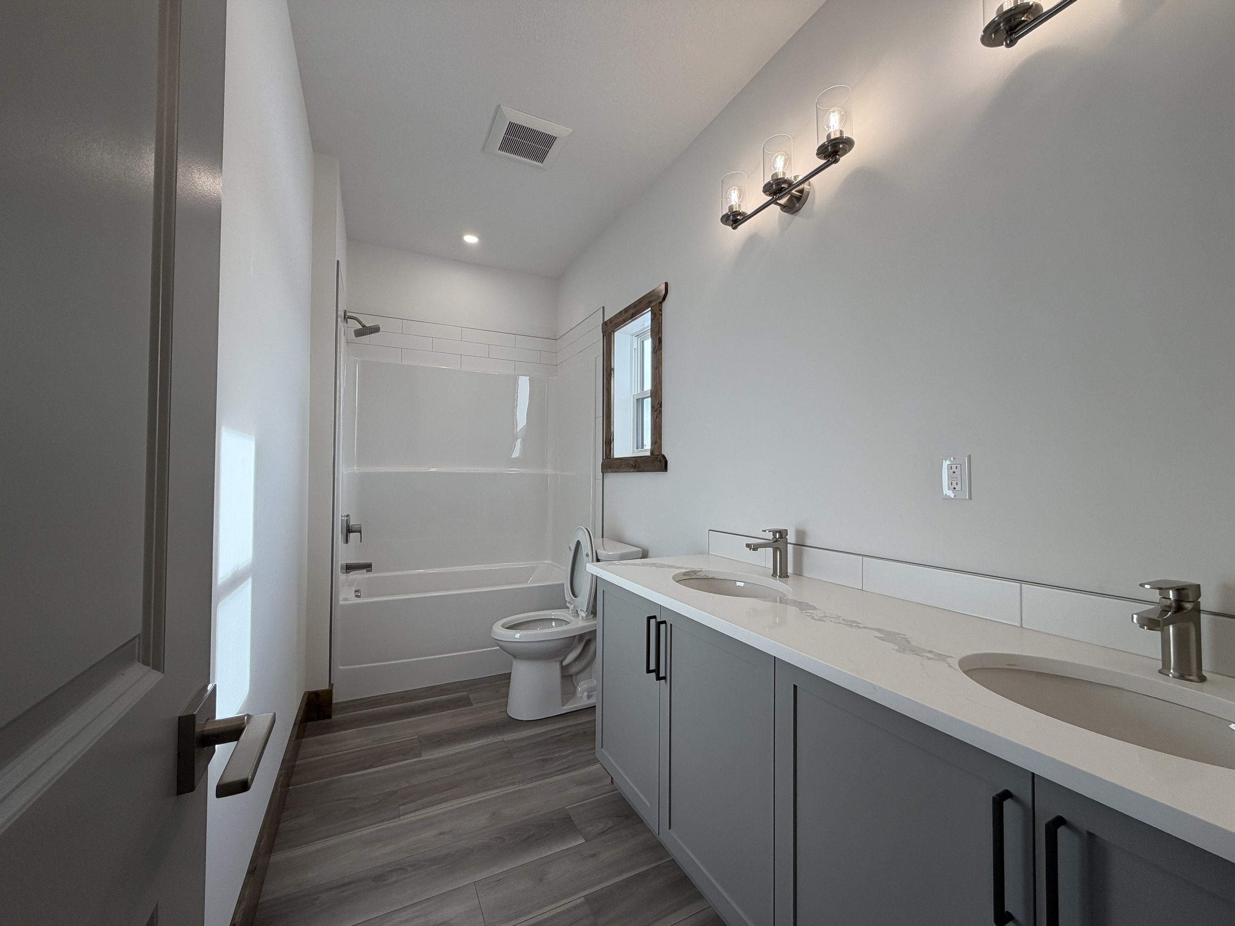 Walker - Bathroom 1 .JPG