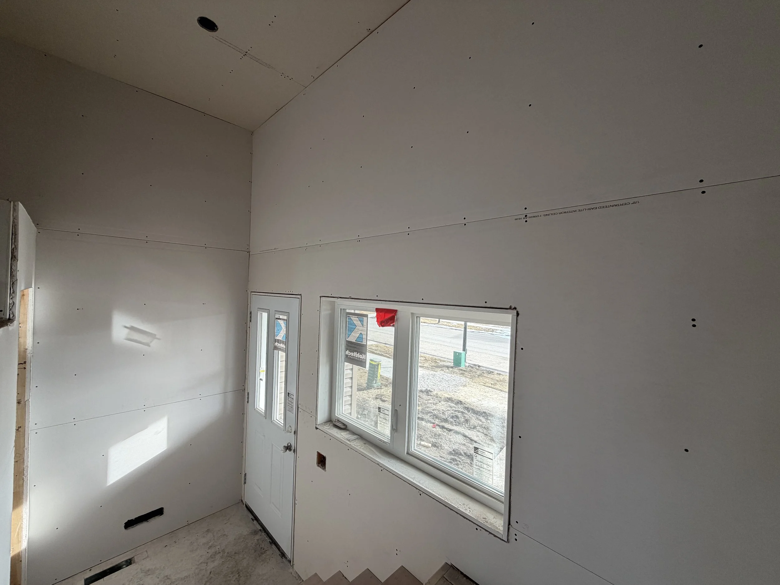 10 Memorial - Top Unit Entryway.JPG