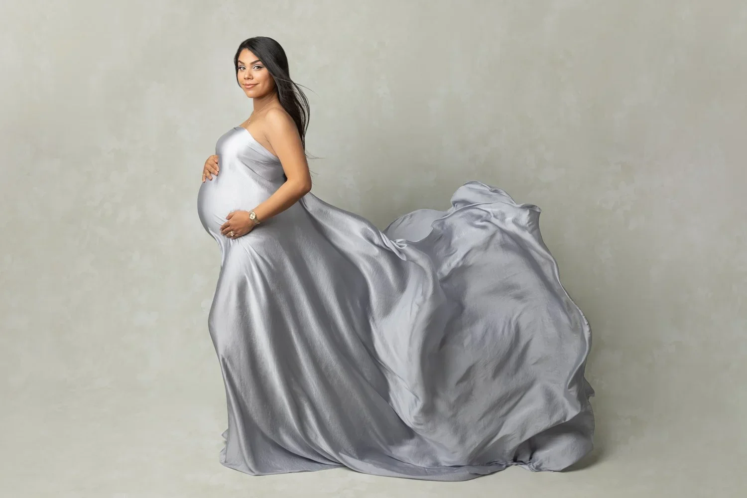 Silk Mama 
 Color:  Gray  Size:  One Size Fits All  Coverage:  Full Coverage 

This is a flowy piece of silk that we can wrap around your body to create very different looks.