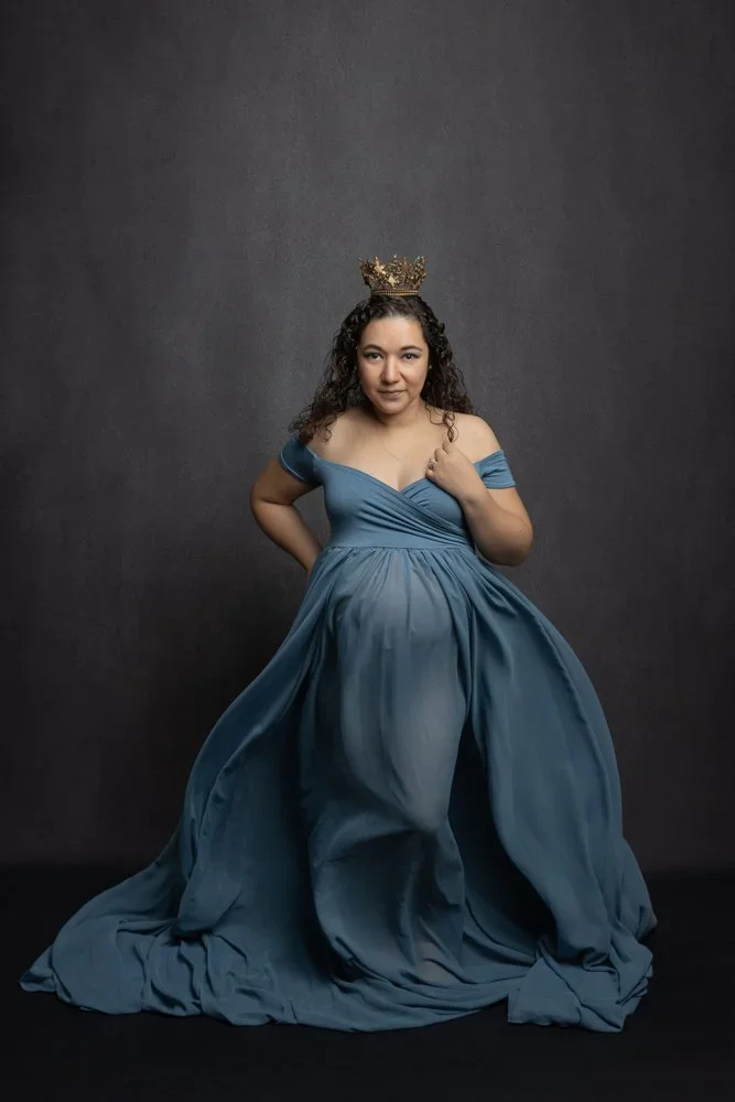 Delicate Mama 
 Color:  Blue  Size:  Average  Coverage:  Partial Coverage 

This gown has off the shoulder sleeves and is flowy and loose. Nude panties and strapless work best for this dress.