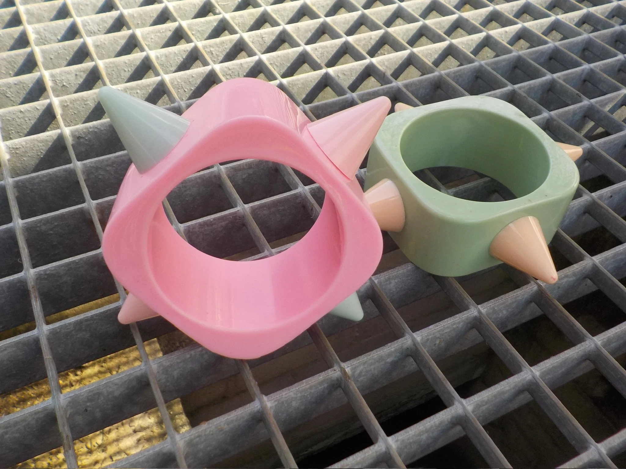 Spiky XXL Handcuff