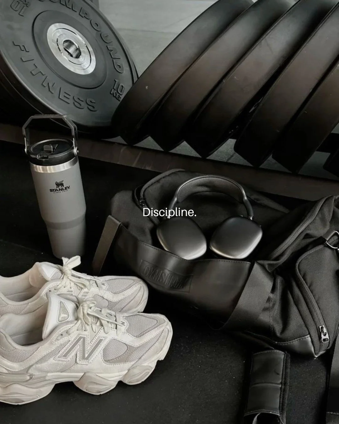 La motivation te lance.
La discipline te transforme.
Tu n&rsquo;as pas besoin d&rsquo;&ecirc;tre motiv&eacute; tous les jours.
Tu dois juste &ecirc;tre constant.
M&ecirc;me quand t&rsquo;as pas envie.
M&ecirc;me quand c&rsquo;est dur.
C&rsquo;est &cc