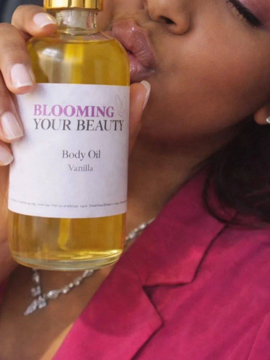 ⸻

✨ Aceite corporal para reparar, mejorar e hidratar la piel ✨
Lo tenemos en diferentes olores 🌸🥥🥭

Si quieres m&aacute;s informaci&oacute;n, escr&iacute;beme 💌
Vive tu experiencia, tu piel lo amar&aacute; 💖

⸻

✨ Body oil to repair, improve &a