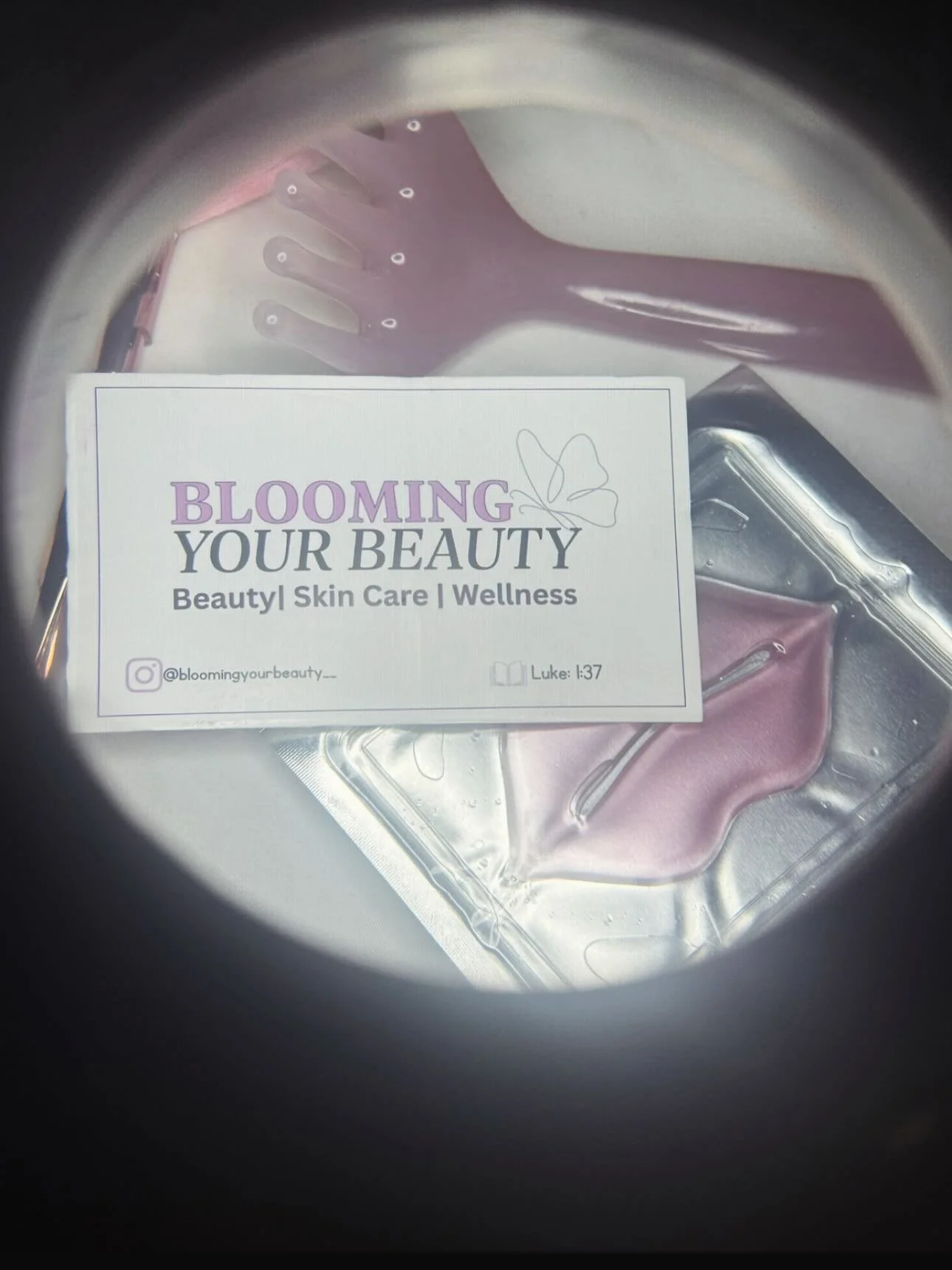 🌸✨ ADIVINEN QU&Eacute; ✨🌸

We now have a Loyalty Card at Blooming Your Beauty!

I want to reward those loyal clients who trust my work, believe in my brand, and choose me to care for their skin and wellness 🤍✨
This card is my way of saying THANK Y