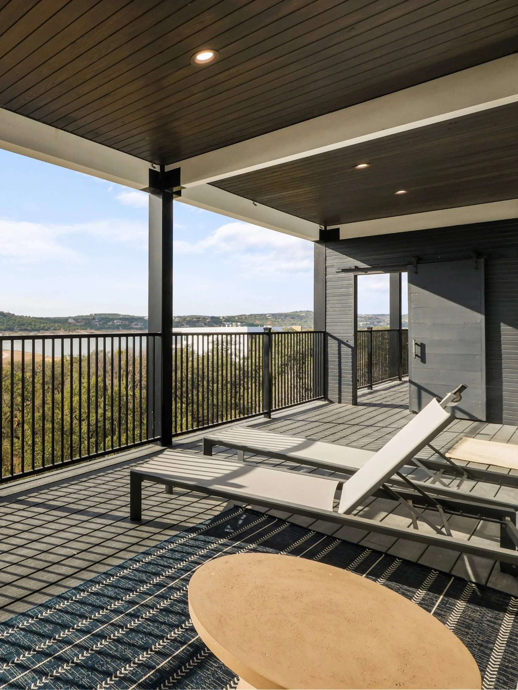 outdoor deck with panoramic views 