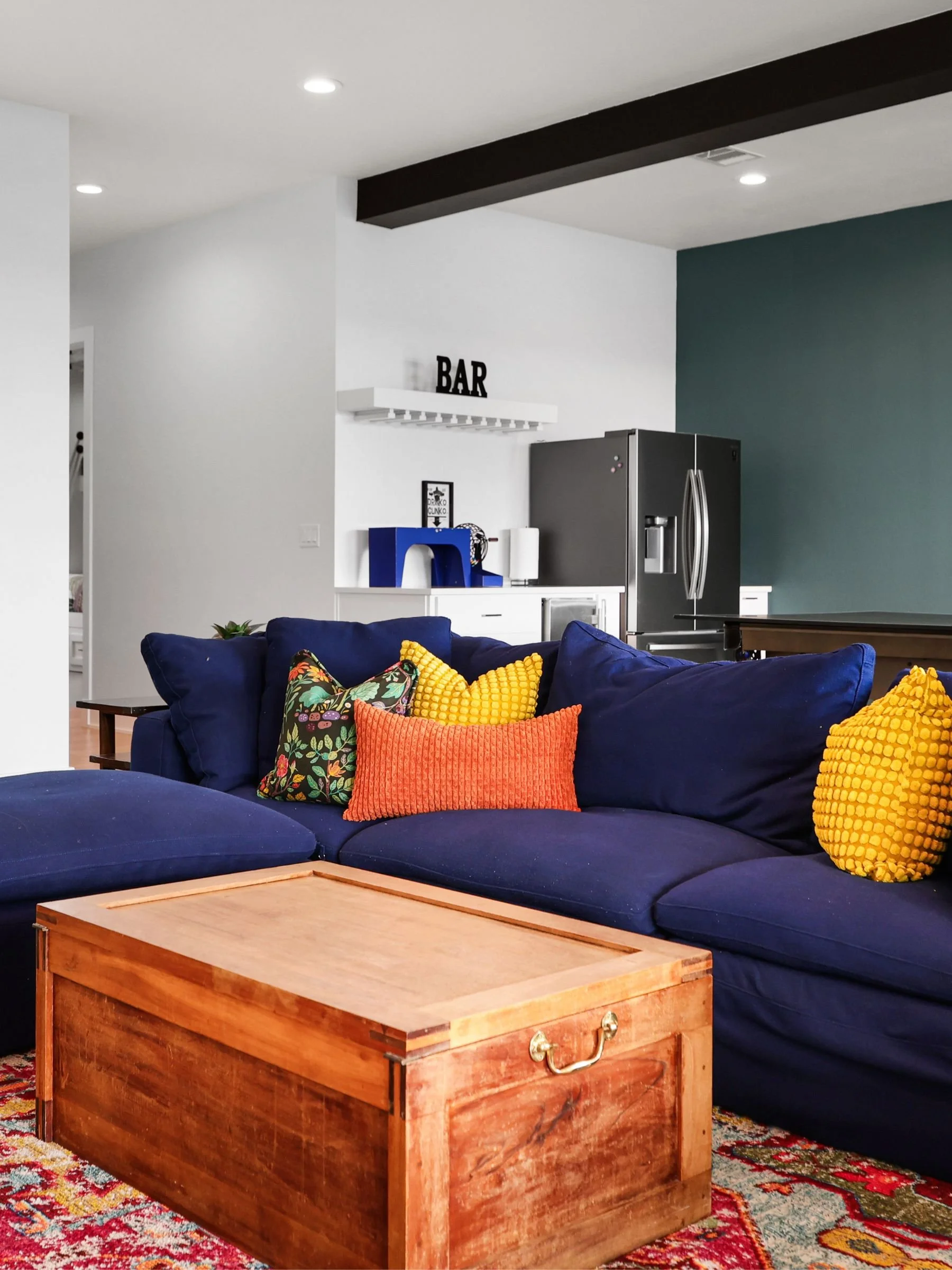 sitting area with bar.jpg