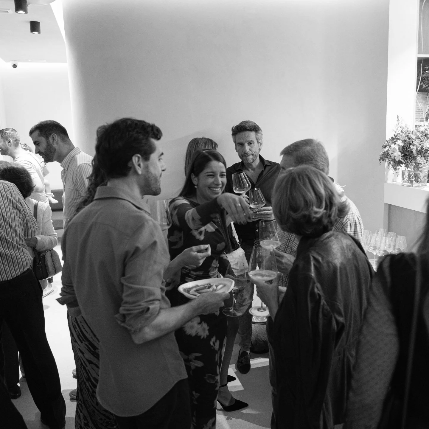 Hace 2 semanas exactamente se inauguraba la cl&iacute;nica. Y nos dej&oacute; estos recuerdos tan bonitos.
En las primeras semanas, ya sois muchos los que os hab&eacute;is acercado a agendar vuestras citas.
Os recordamos que hasta final de a&ntilde;o