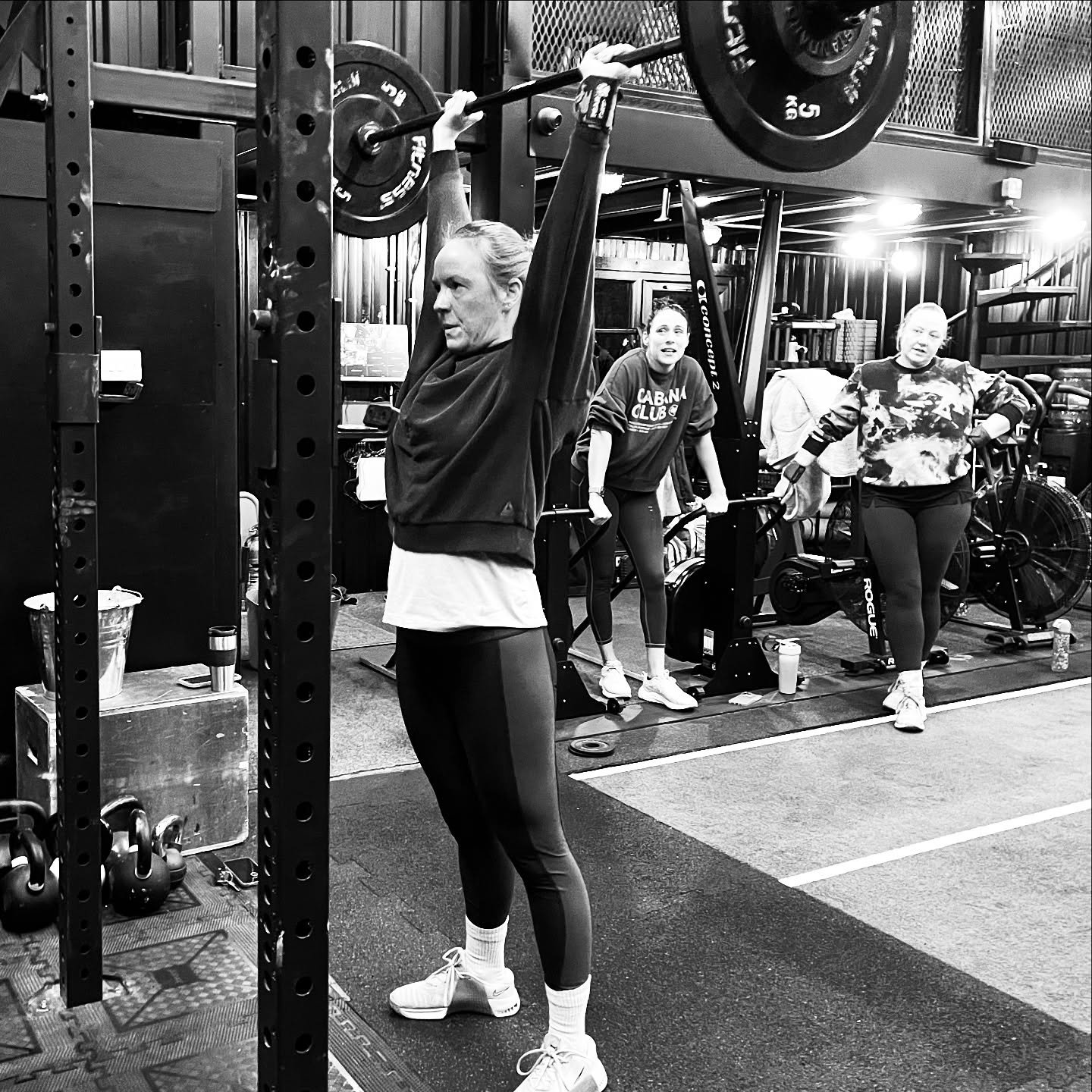 Every Monday at 6am come and join @vonnie_t1 @leils.gnr and @juliaspencer935 🙌🏼🙌🏼🙌🏼 Trust us when we say- this is the best way to start your week!
 
#monday #mondaymornings #breakfastclub #strengthandconditioning #pushpress #weightlifting #wod 