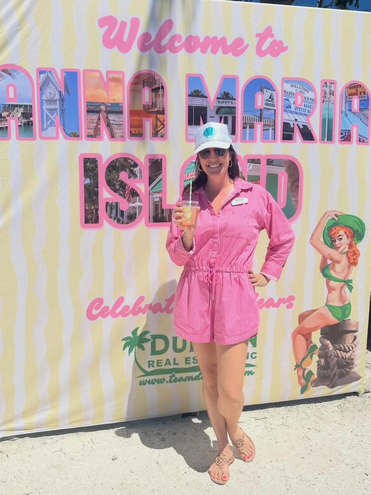 Hi, I&rsquo;m Katie&mdash;mom of three girls and your go-to for all things home (decorating, organizing, real estate 😍).

I help families simplify their spaces, reduce stress, and finally let go of the &ldquo;we&rsquo;ll deal with it later&rdquo; cl