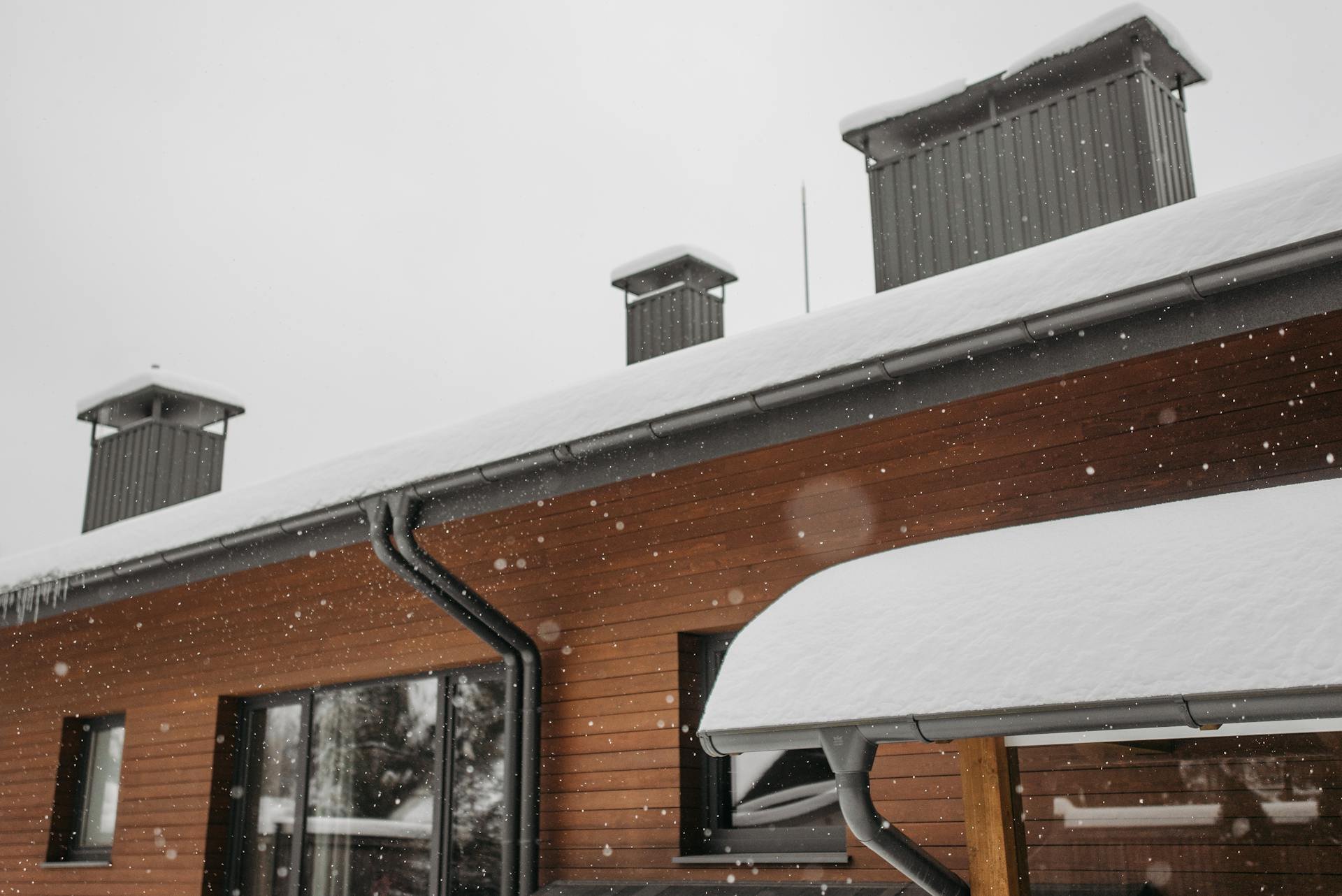 How Much Does Roof Snow Removal Cost in Orangeville