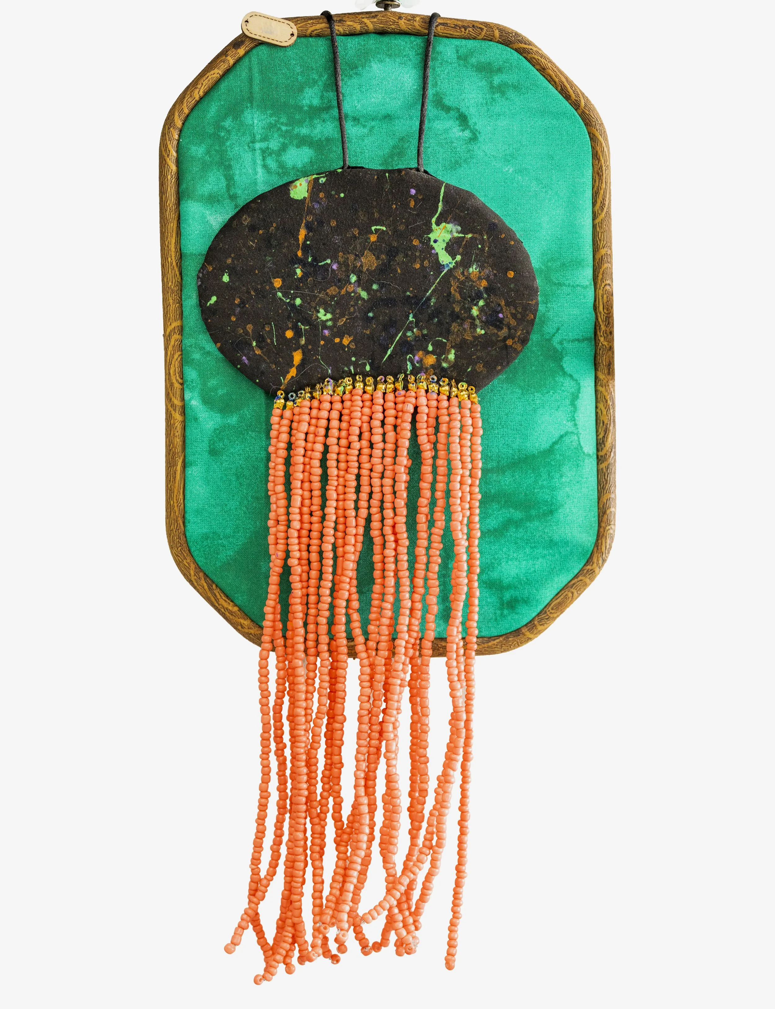 Colliers Tissu et peinture Saumon 2.jpg