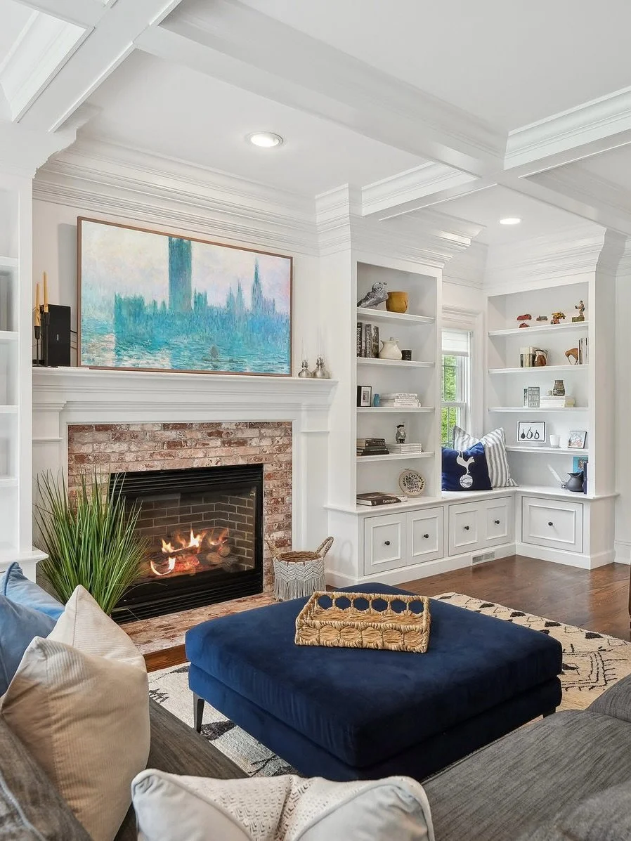Built-ins are one of those details everyone loves.... trendy right now, but always timeless. From bookshelves to mudroom storage to cozy window seats, they make a house feel custom and lived-in from day one.
When you renovate or build with Dutly Ass