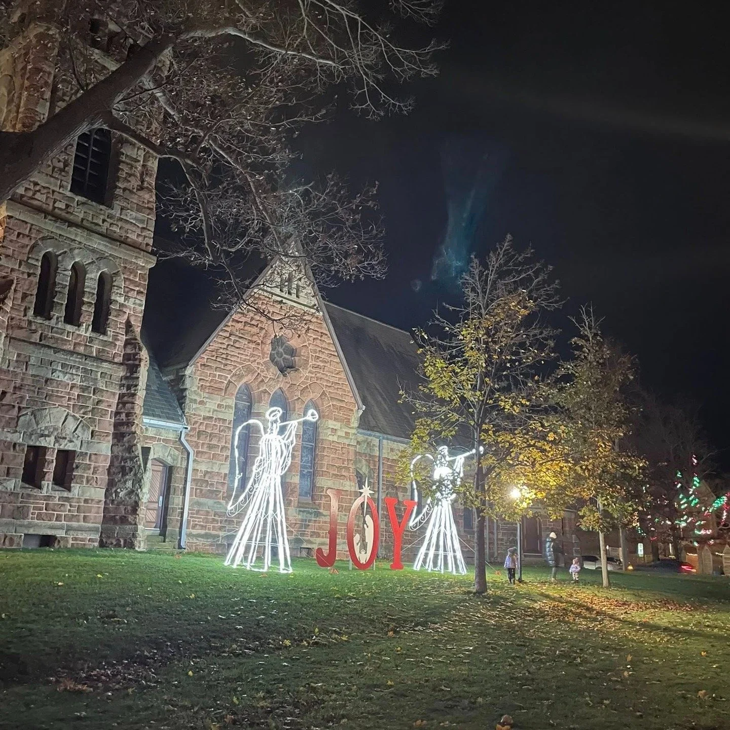 The holidays hit different when you're single. 🎄
Everyone's paired off. Family's asking "So&hellip; anyone special?" Social media is couple photo overload.
Your feelings are valid. This season can be hard.
But here's the thing: being singl