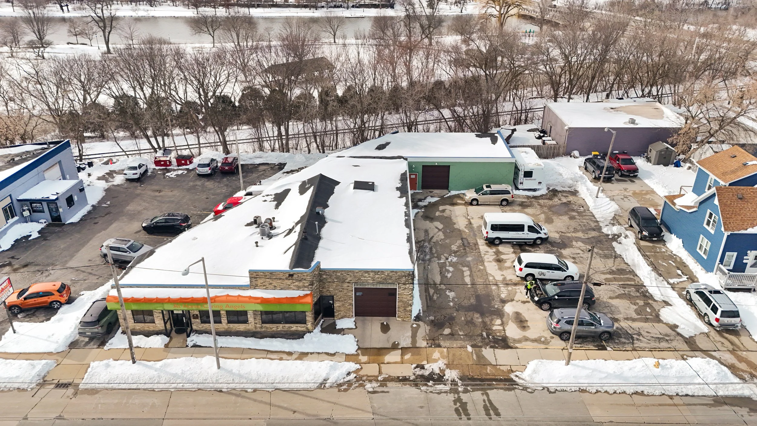 Versatile 6,000 Sq Ft Commercial Building Near Downtown – Waukesha, WI