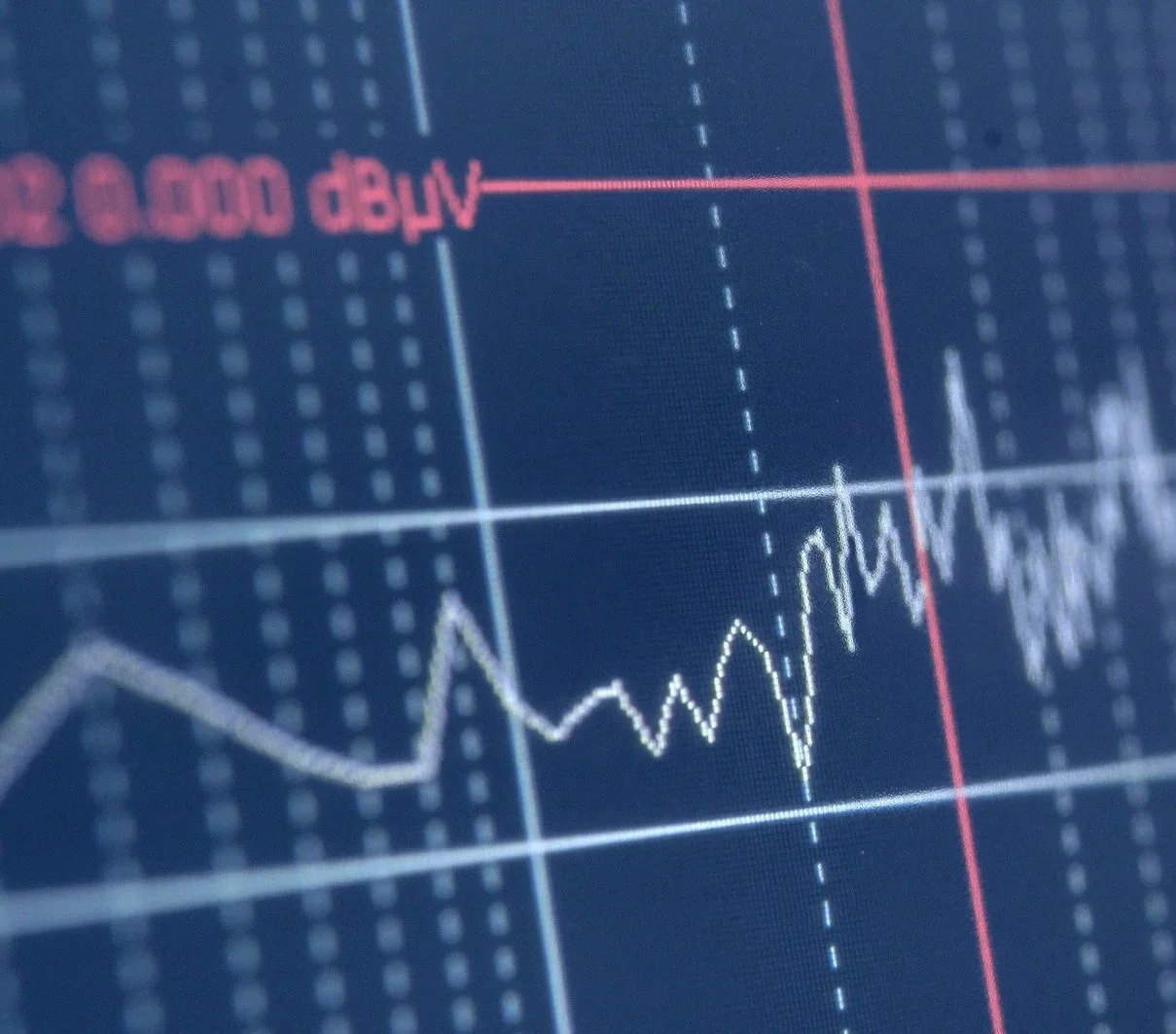Snippet from measurement tool with low noise curve and limit lines and values in dBuV.