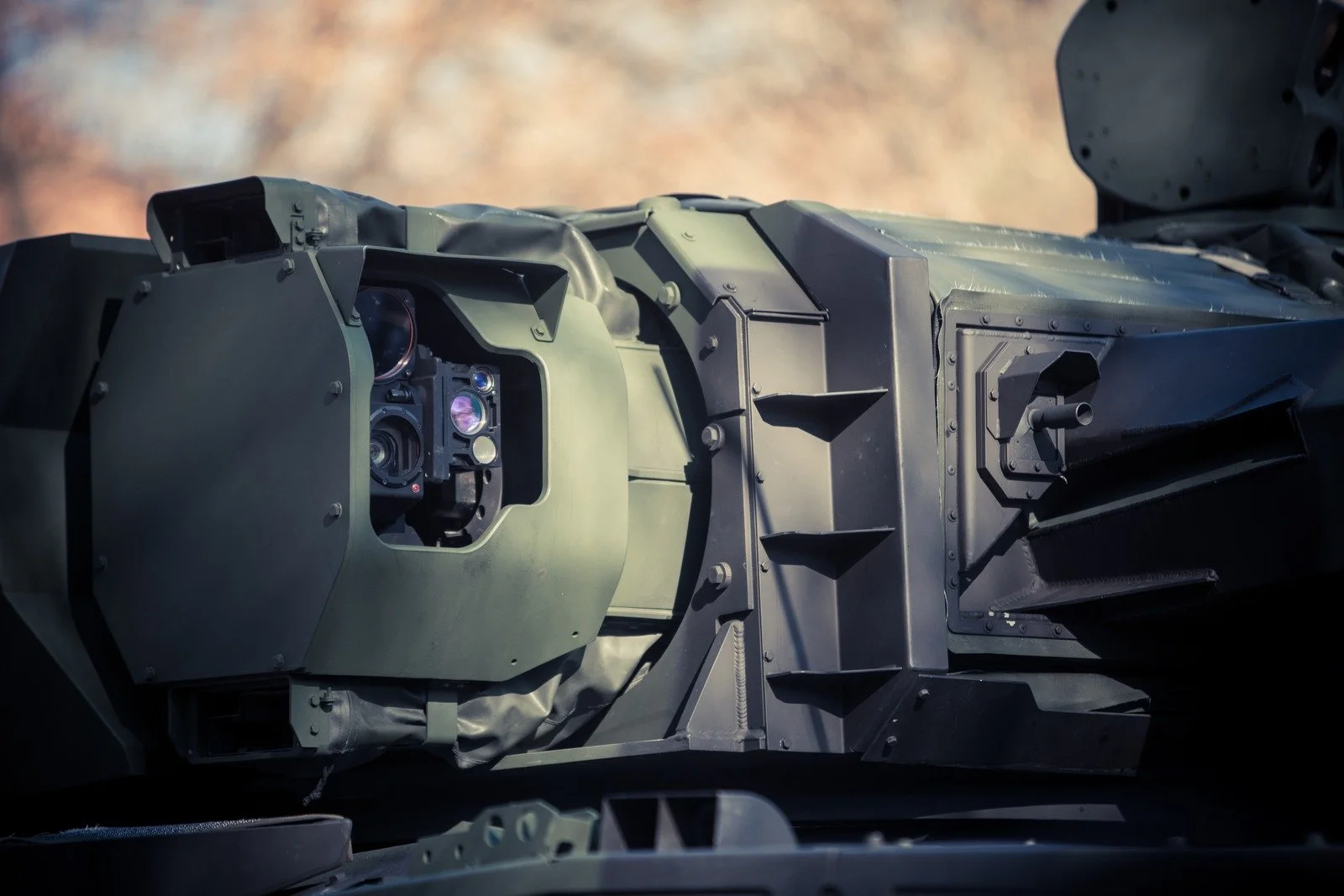 Defence electronic product mounted on military vehicle presenting monitoring device