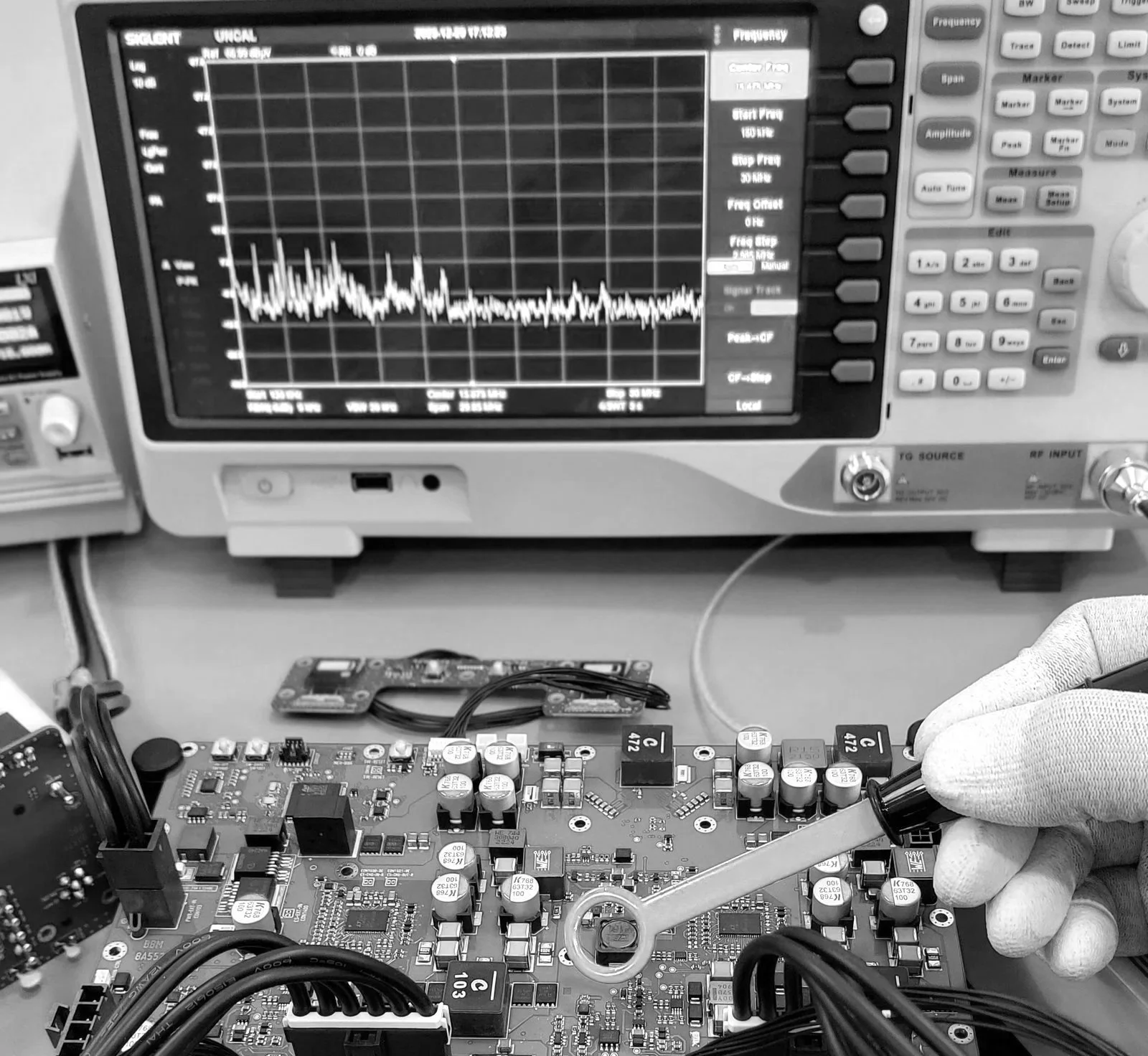 Measurement setup with custom electronic board and near-field probe and spectrum analyzer