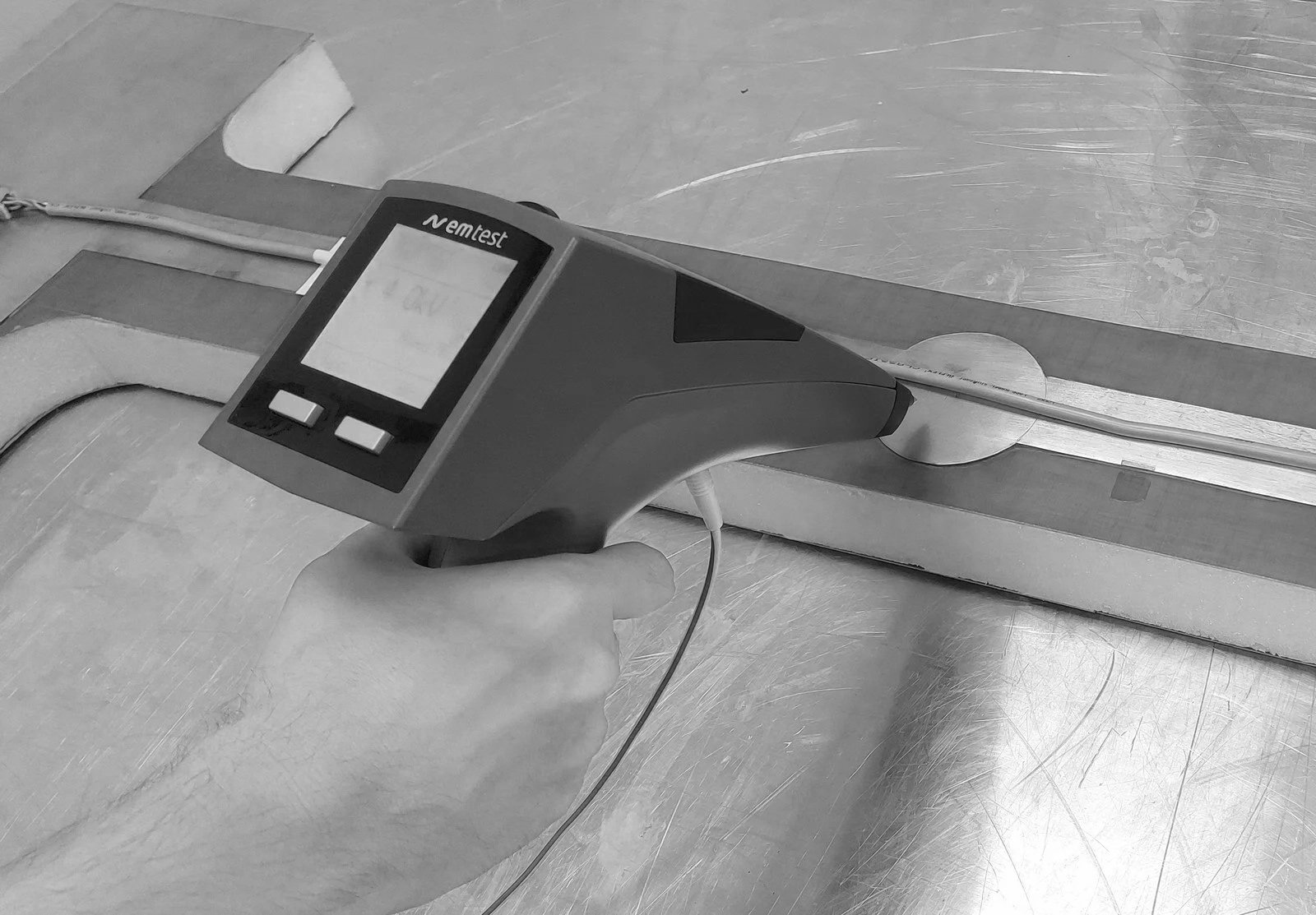 ESD measurement with ESD simulator in the hand and 4kV voltage level on the display