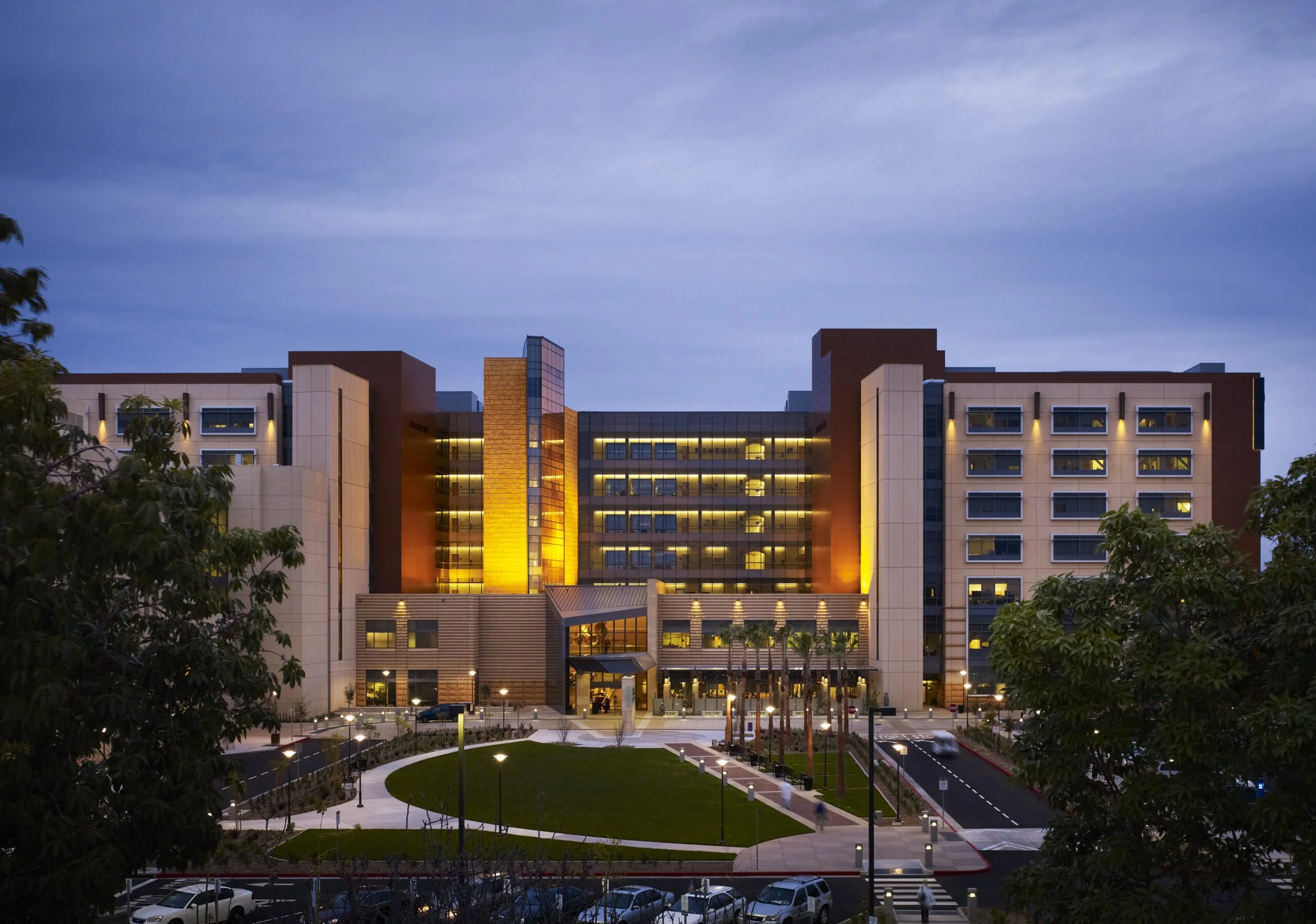 UCI Health – Orange Nurse Wins First-Ever Excellence in Acute Care Nursing Award