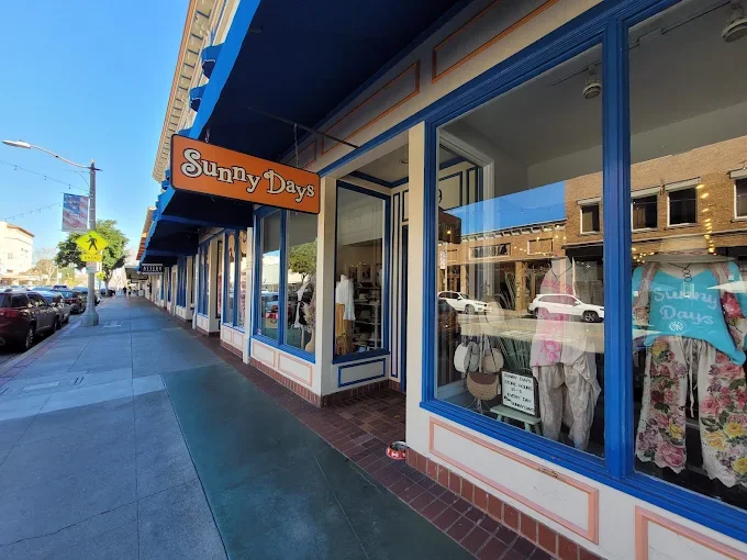 Thrift &amp; Vintage Walk ’n’ Shop Brings a Day of Deals and Giveaways to Old Towne Orange