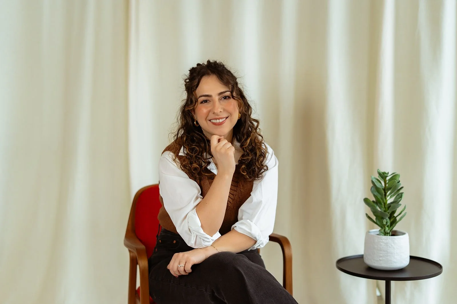 Alexa Keramidas, a white woman with curly hair, a clinical psychologist in Illinois specializing in anxiety, self-esteem, and body image