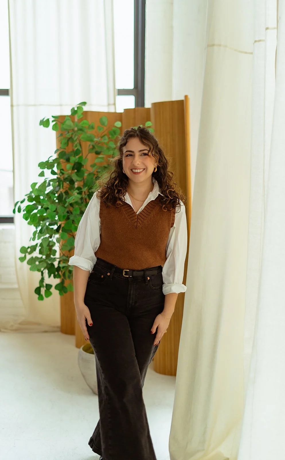 Alexa Keramidas, a white woman with curly hair, a clinical psychologist in Illinois specializing in anxiety, self-esteem, and body image