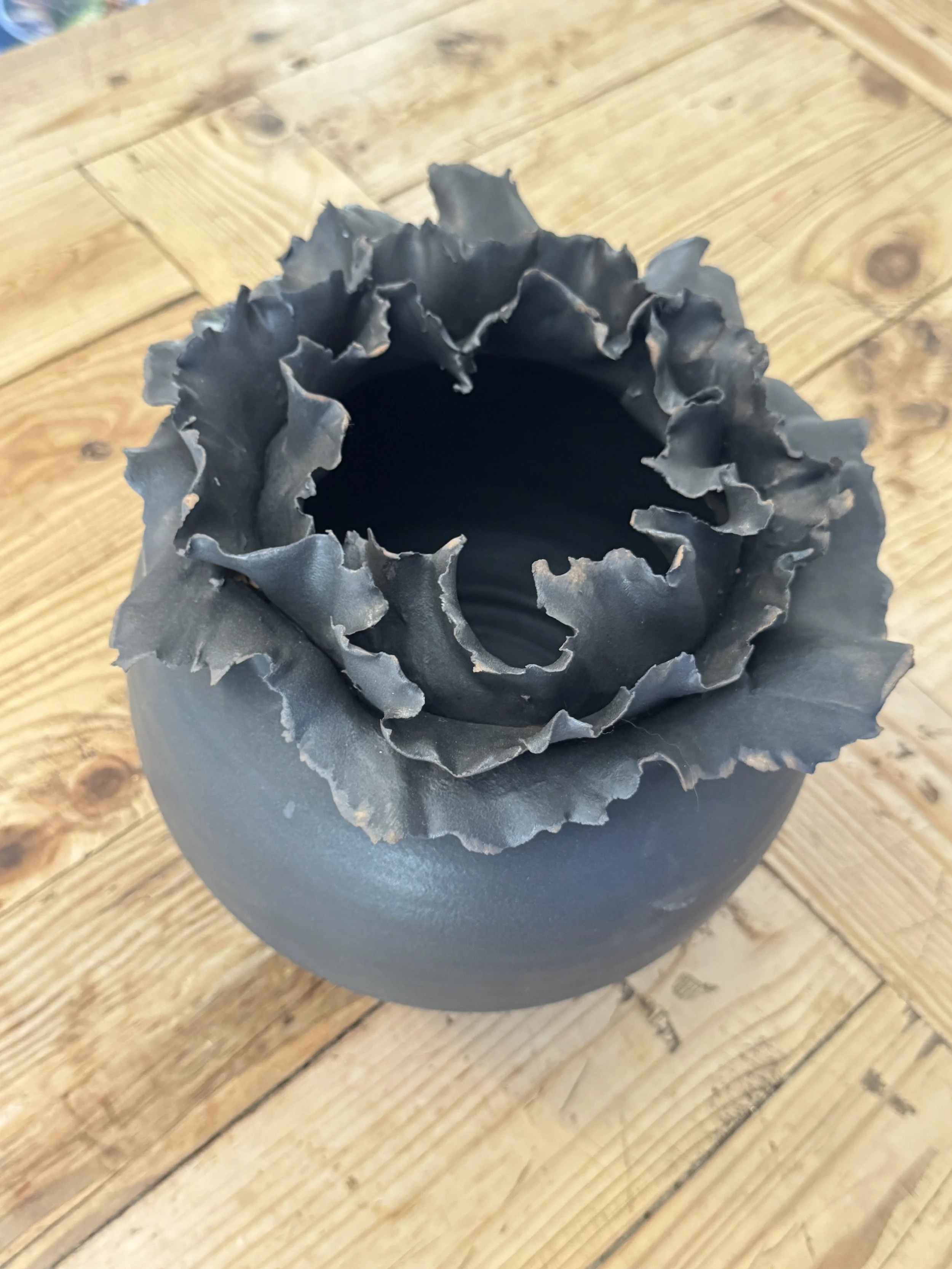 Black Petal vase-4.JPG