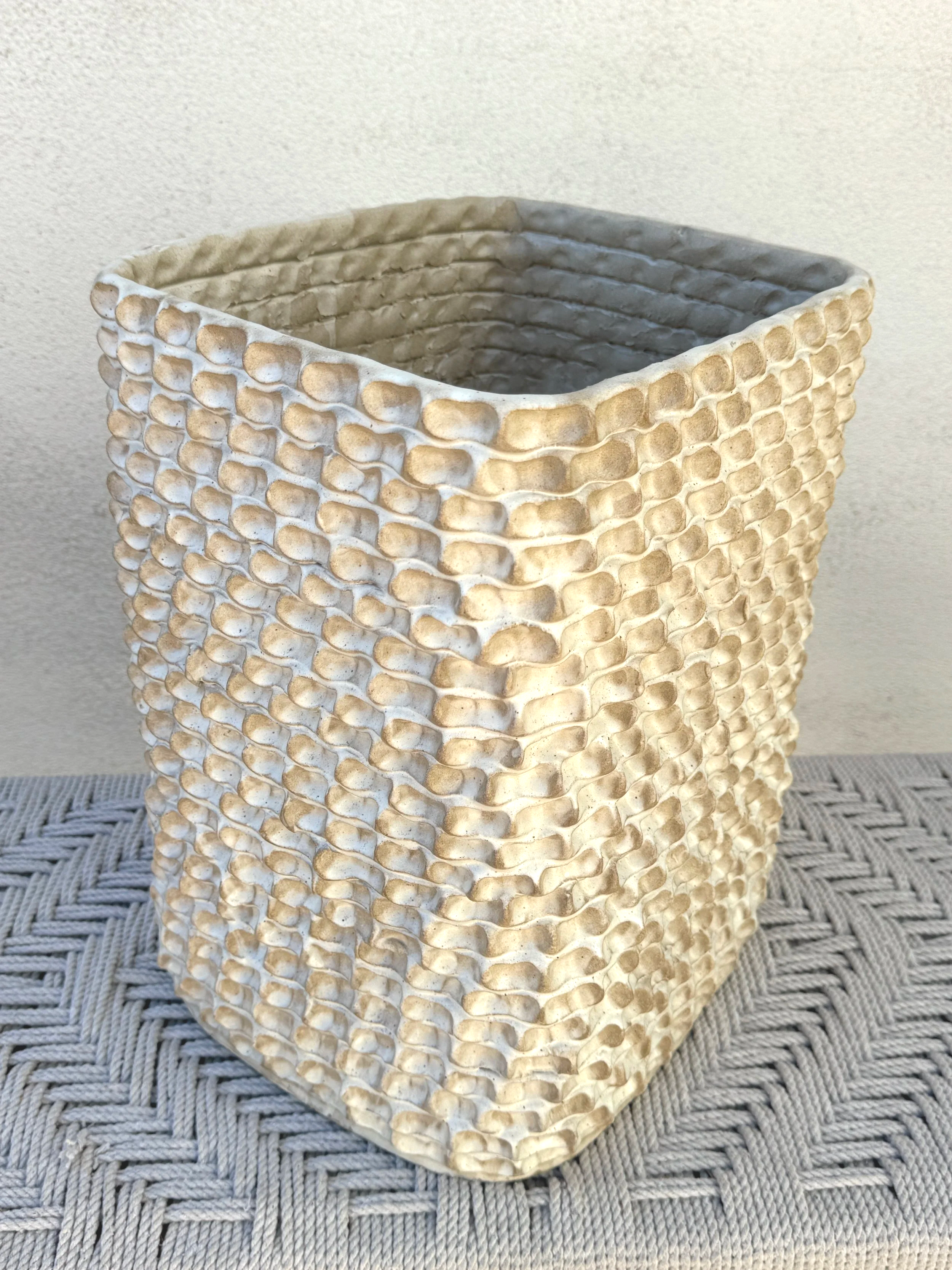 Large+Sculptural+Pot.png
