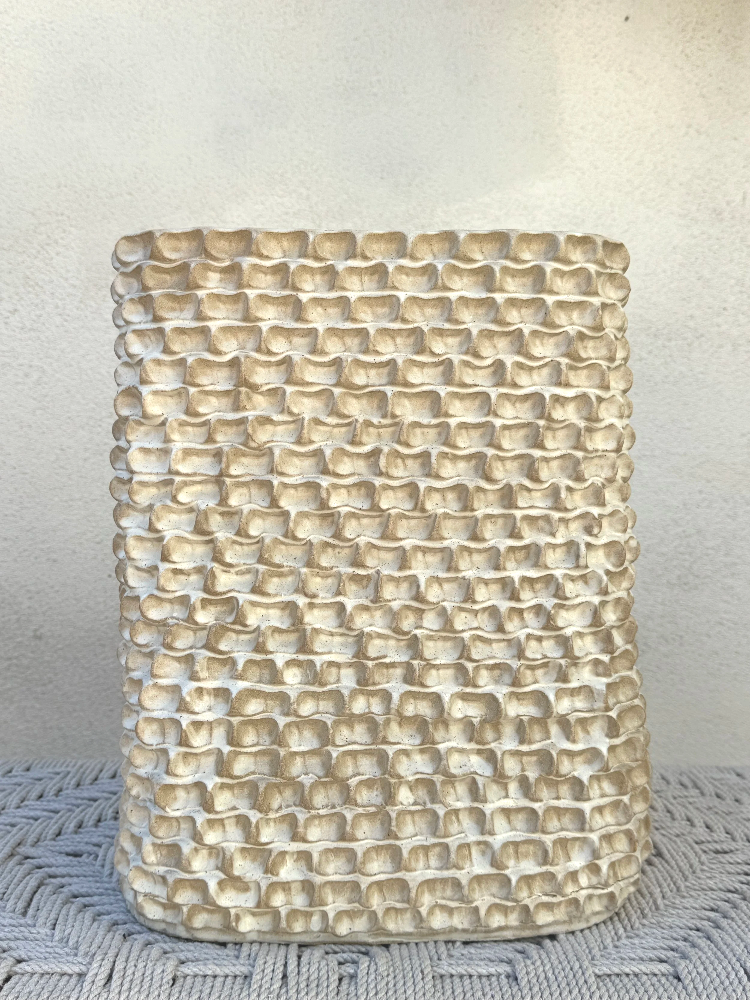 Large+Sculptural+Pot-2.png