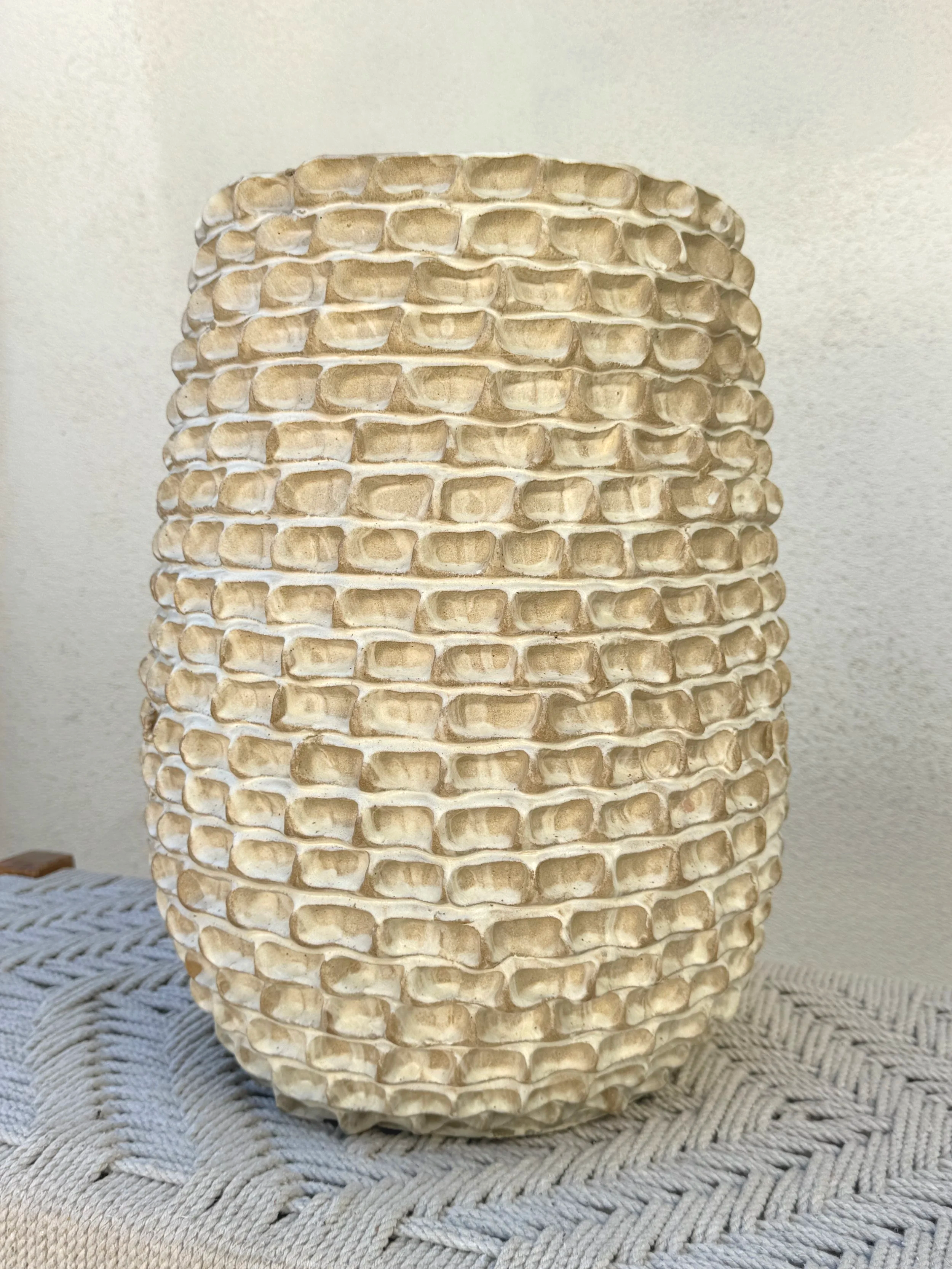 Large+Sculptural+Vase.png
