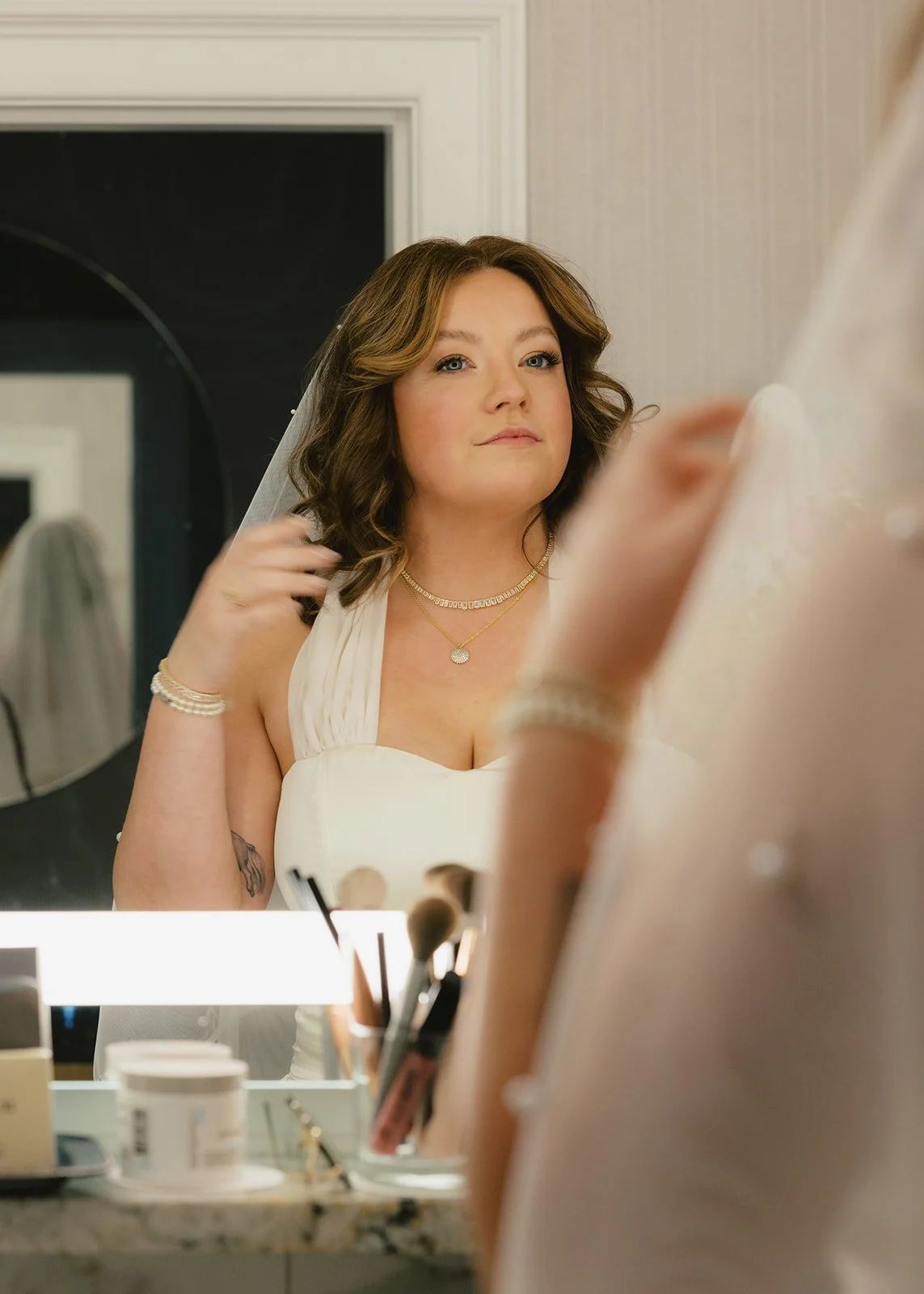 modern-bridal-beauty-soft-waves.jpg