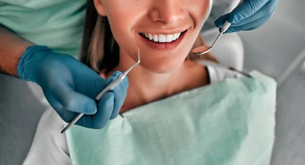 Dentist examining a patient’s teeth, illustrating professional assessment of tooth staining and discoloration.