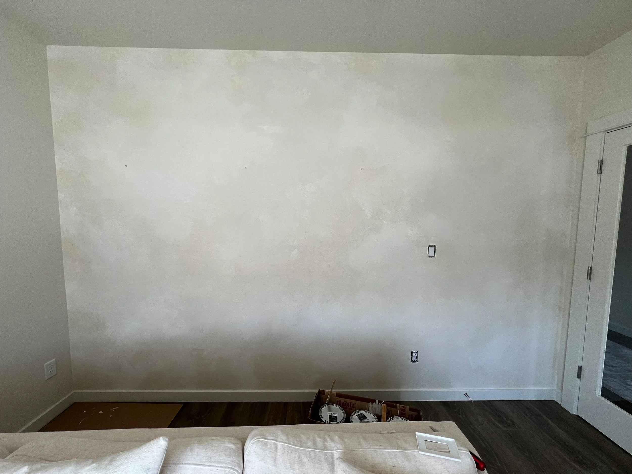 studio-accent-wall-limewash-colour-atelier-wabi-chevre.jpg