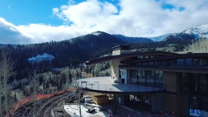 Custom curved guardrail installation on a luxury residence in Park City, Utah.

Positive &amp; Constructive provided LiDAR reality capture, design development, fabrication documentation, and installation plans to ensure precise coordination from conc