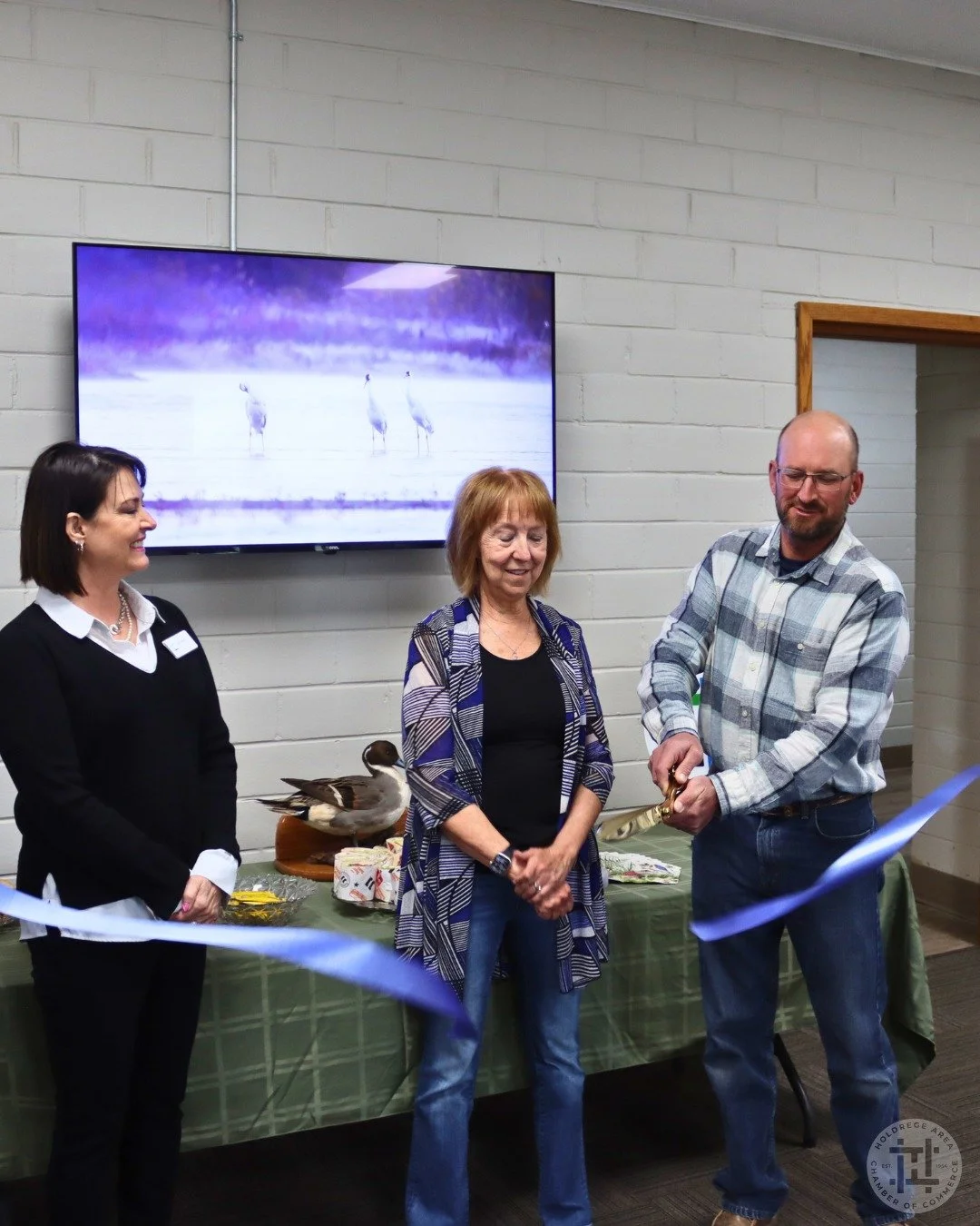 Ribbon cutting, courtesy Holdrege Area Chamber of Commerce.