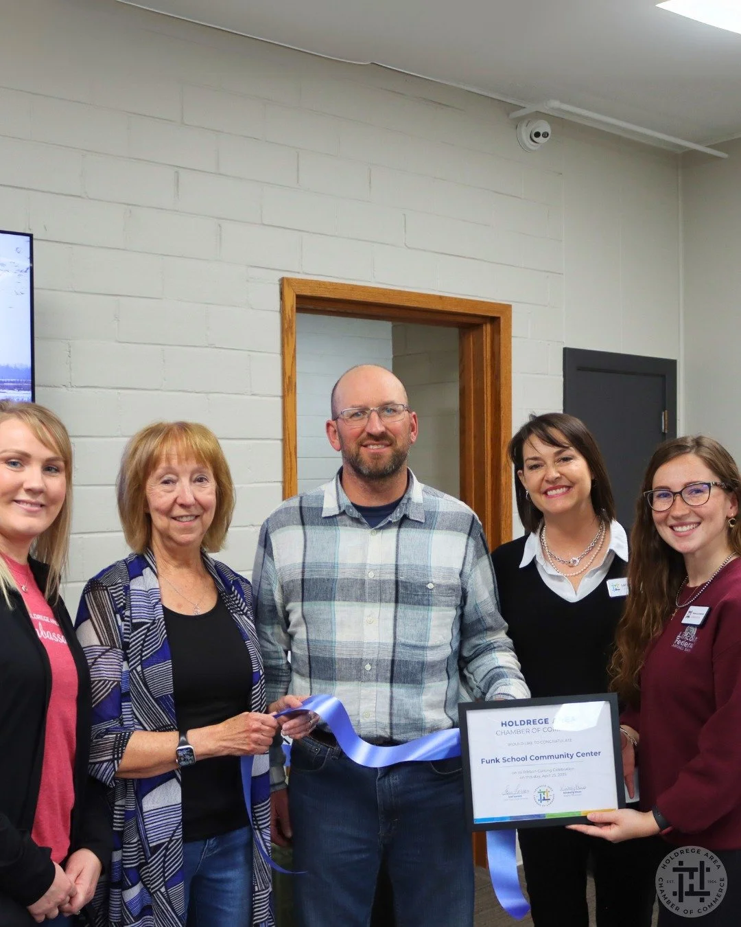 Ribbon cutting, courtesy Holdrege Area Chamber of Commerce.