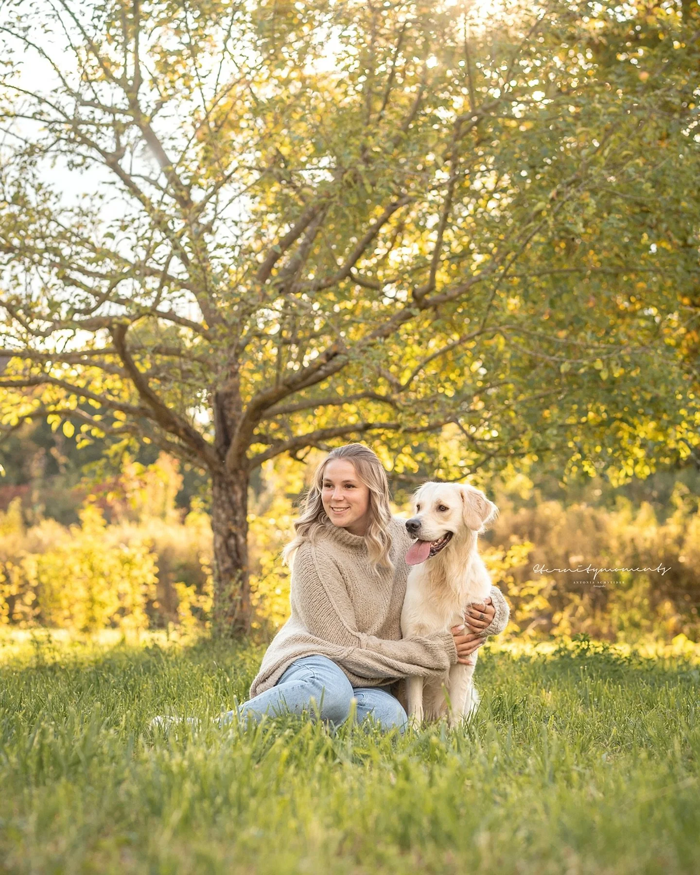 J E N N Y &amp; L O K I 

Goldene Momente gab es Mitte der Woche, als ich Jenny und ihren Loki kennenlernen durfte! ☺️ Wir haben uns f&uuml;r ein TfP-Shooting getroffen. Was nicht geplant war: Die Location die ich ausgeschrieben hatte, wurde einfach 