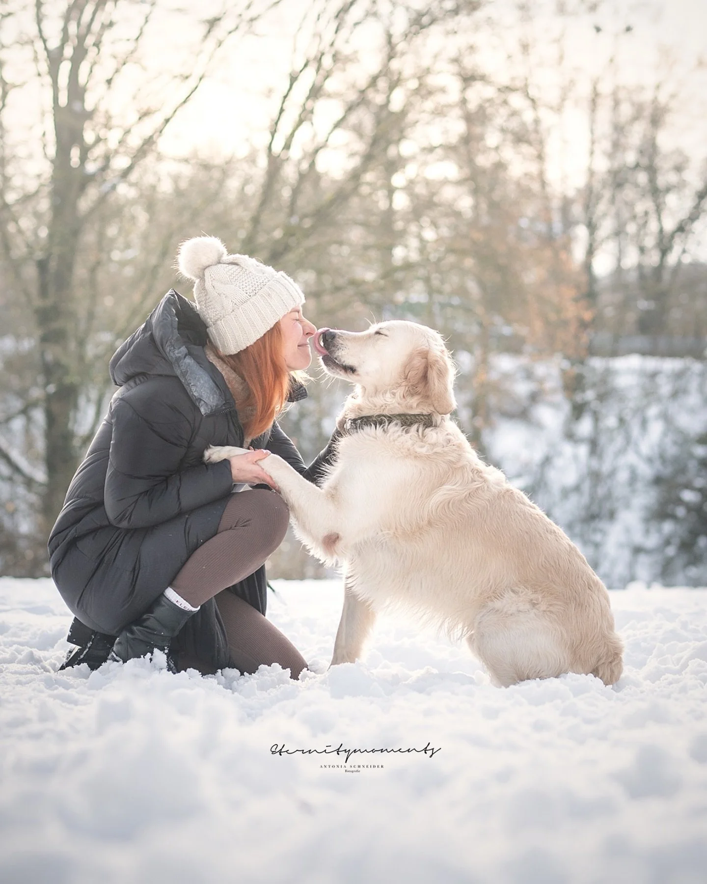 I R E N A &amp; B A I L E Y ❄️

Heute durfte ich meine liebe Nachbarin Irena zusammen mit ihrem Golden Retriever Bailey im Schnee fotografieren 😍. Wir haben eine kleine Wiese direkt neben dran &amp; hatten sogar das Gl&uuml;ck, dass die Sonne schon 