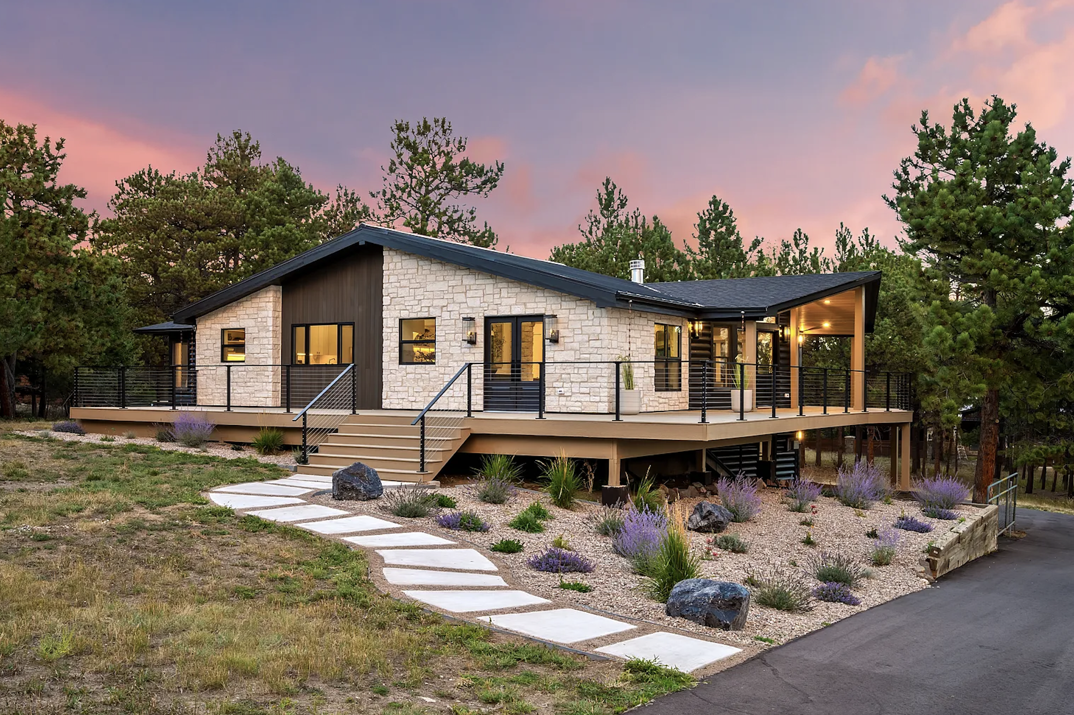Under Contract: Mountain Modern Home in Lookout Mountain  