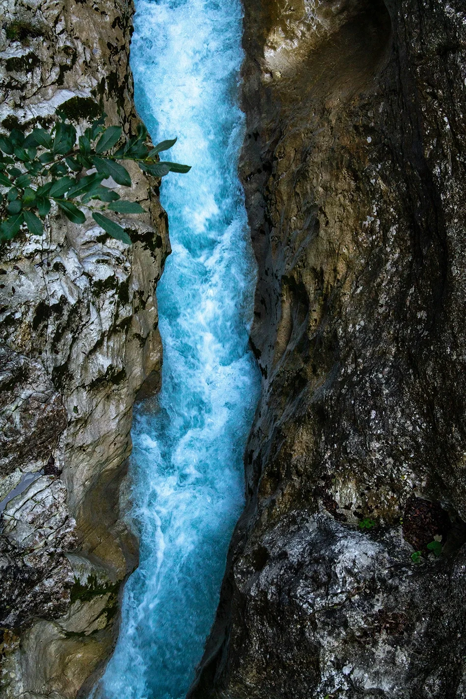 flowing mineral resources